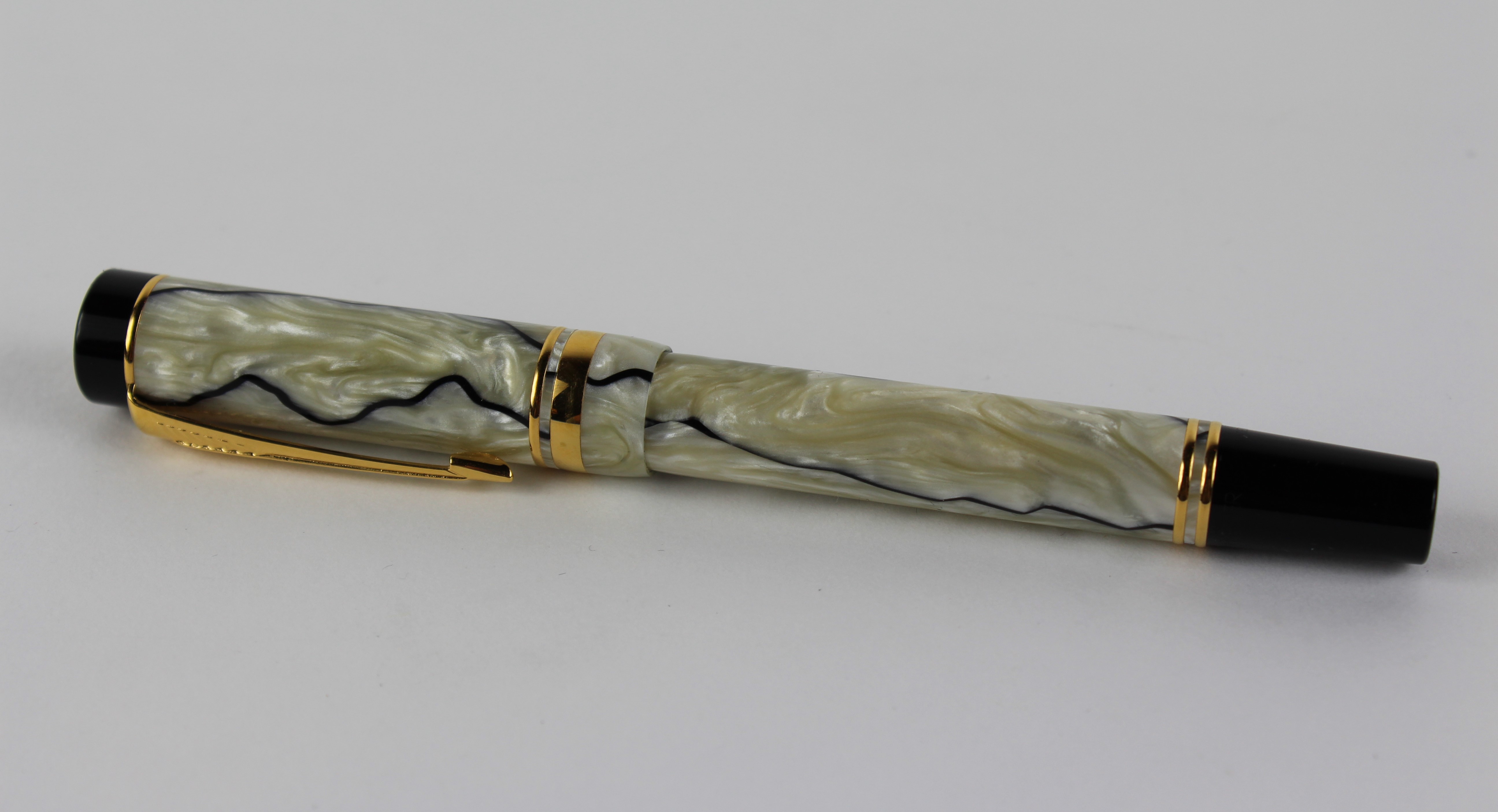 Parker Duofold 18K White & Black Marble Fountain Pen #750