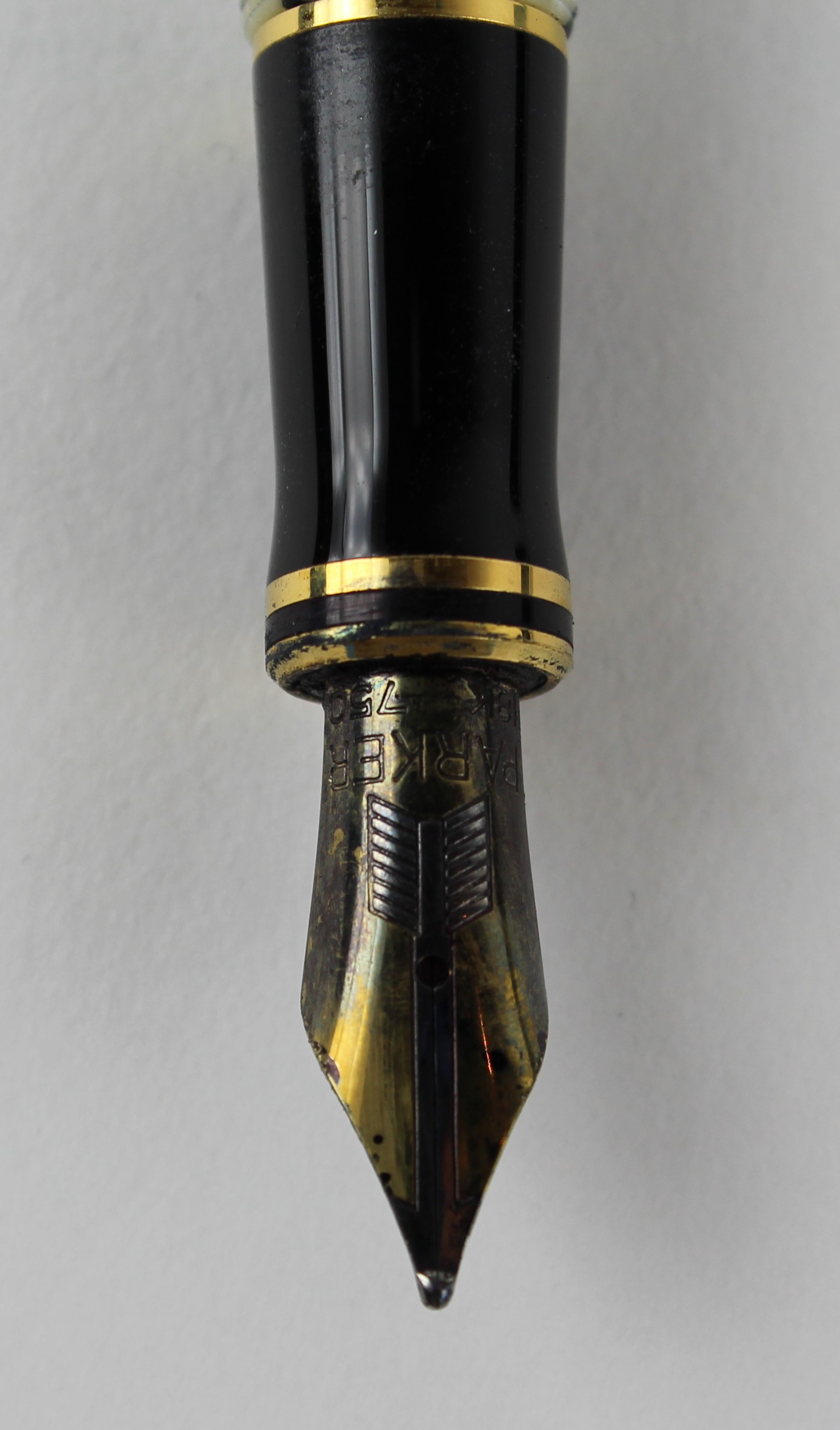 Parker Duofold 18K White & Black Marble Fountain Pen #750