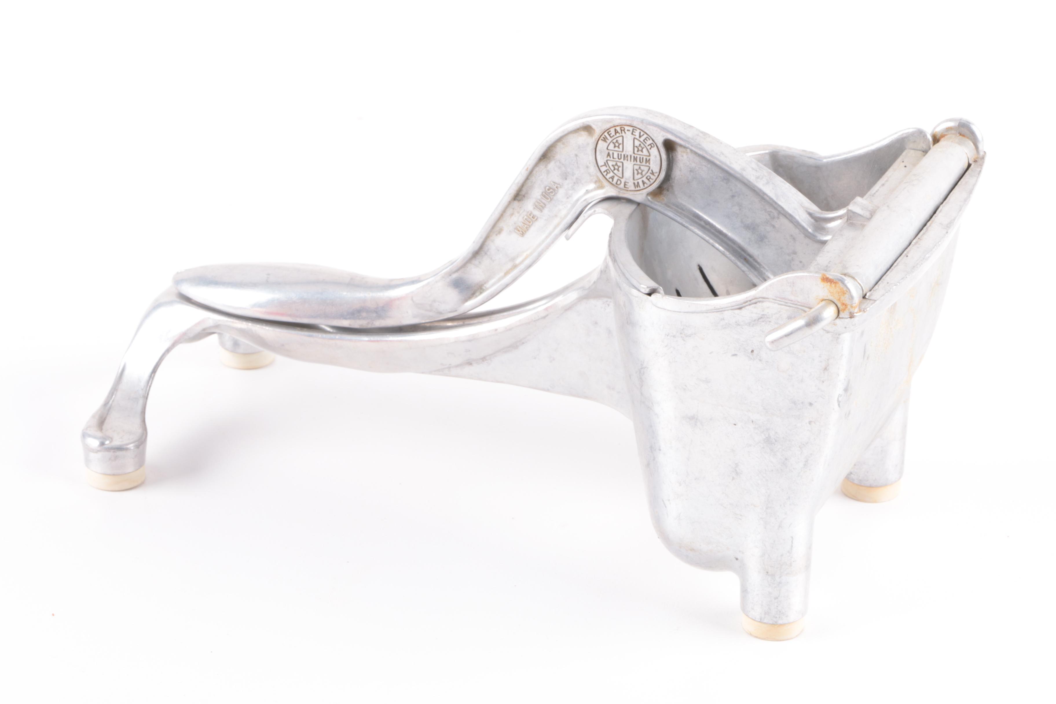 Wear Ever Fruit Juicer, Cake Decorating Kit and Assorted Kitchen Sets