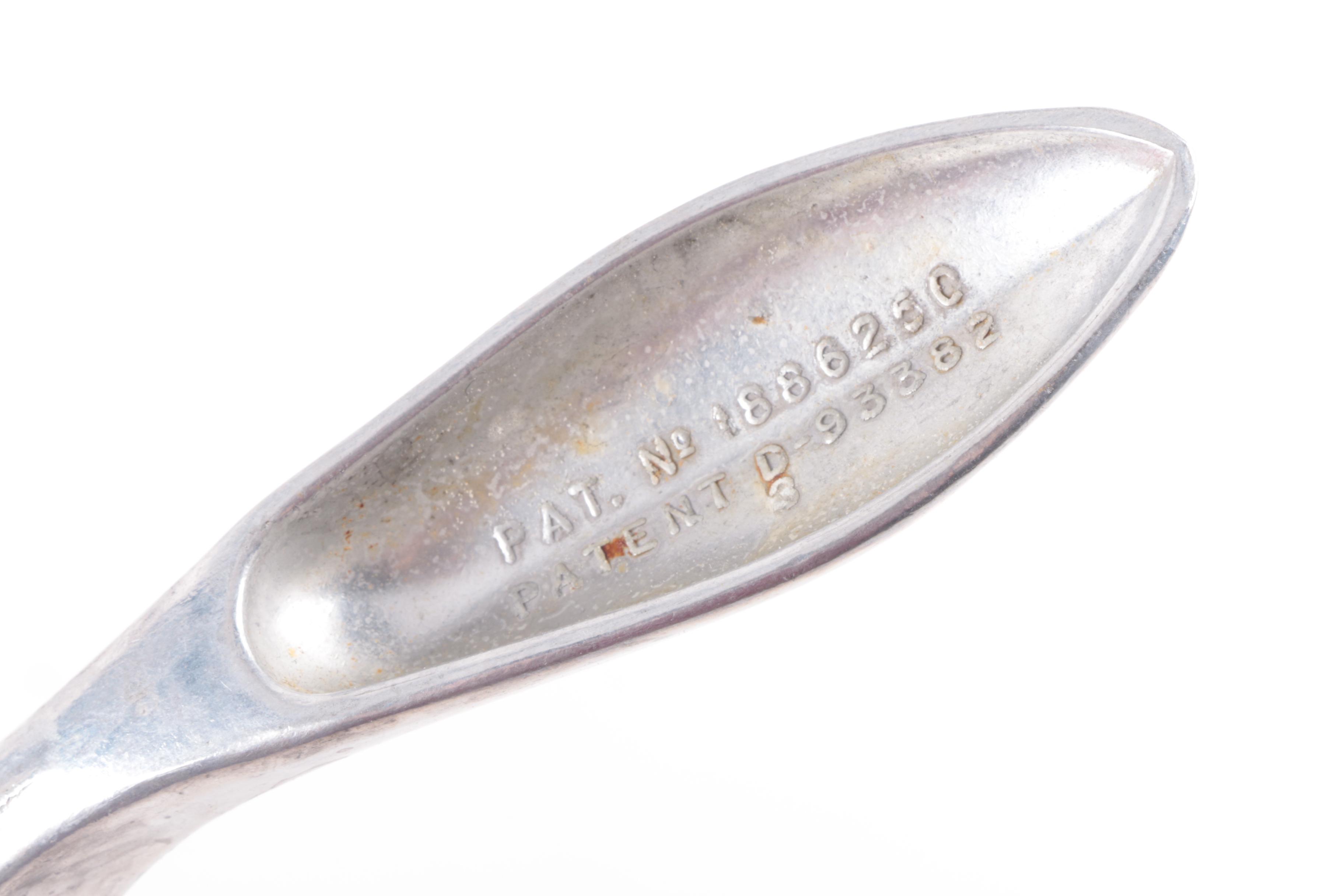 Wear Ever Fruit Juicer, Cake Decorating Kit and Assorted Kitchen Sets