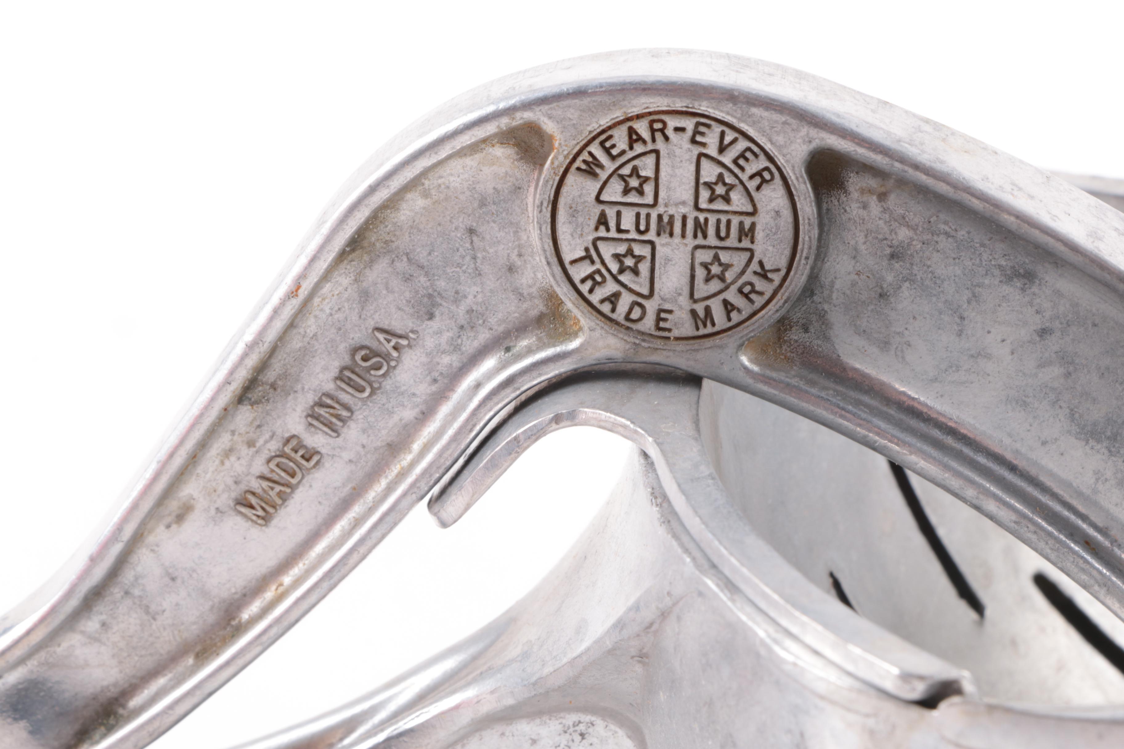 Wear Ever Fruit Juicer, Cake Decorating Kit and Assorted Kitchen Sets