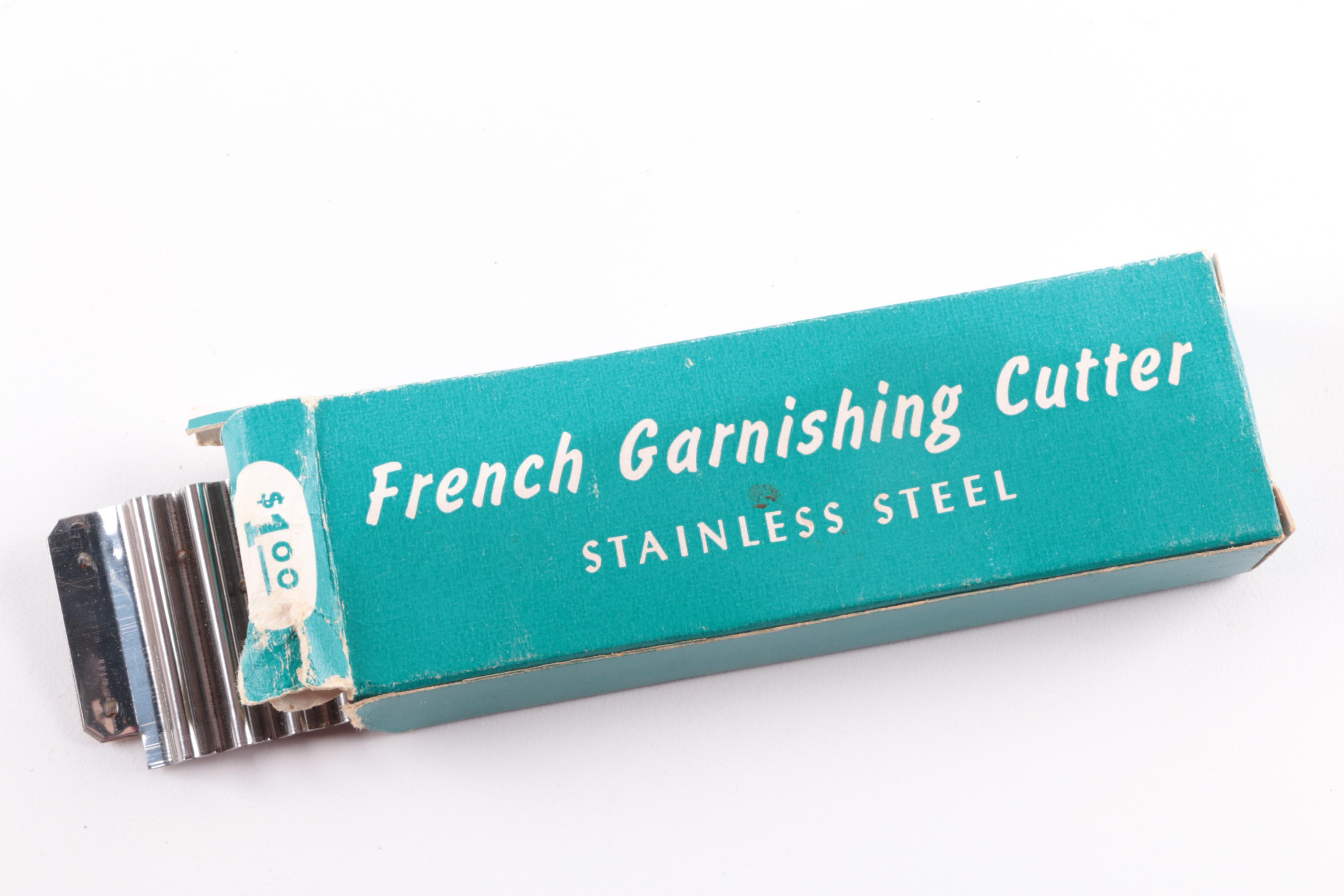 Wear Ever Fruit Juicer, Cake Decorating Kit and Assorted Kitchen Sets