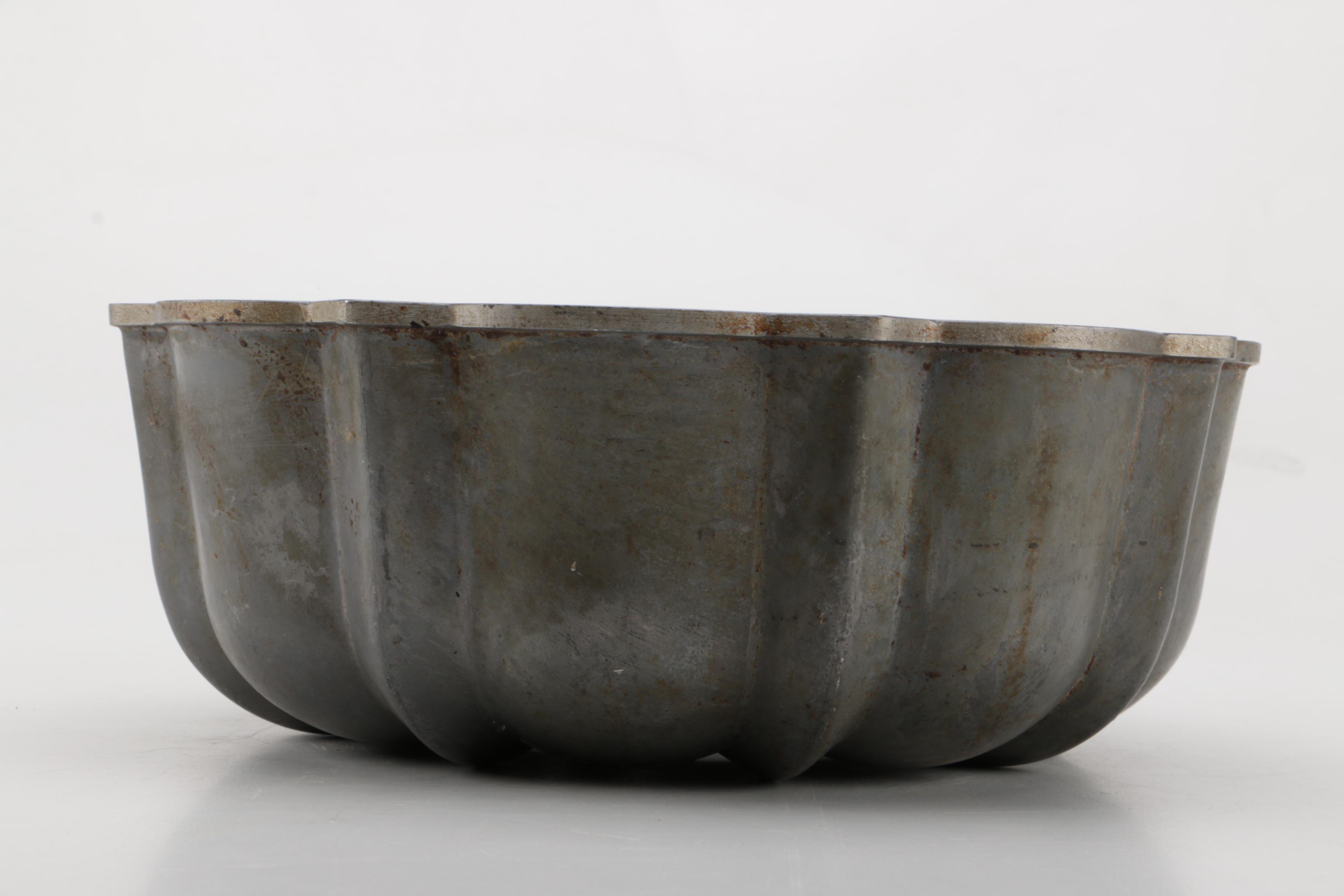 Wagner Ware Magnalite Roasterette and Bundt Pan