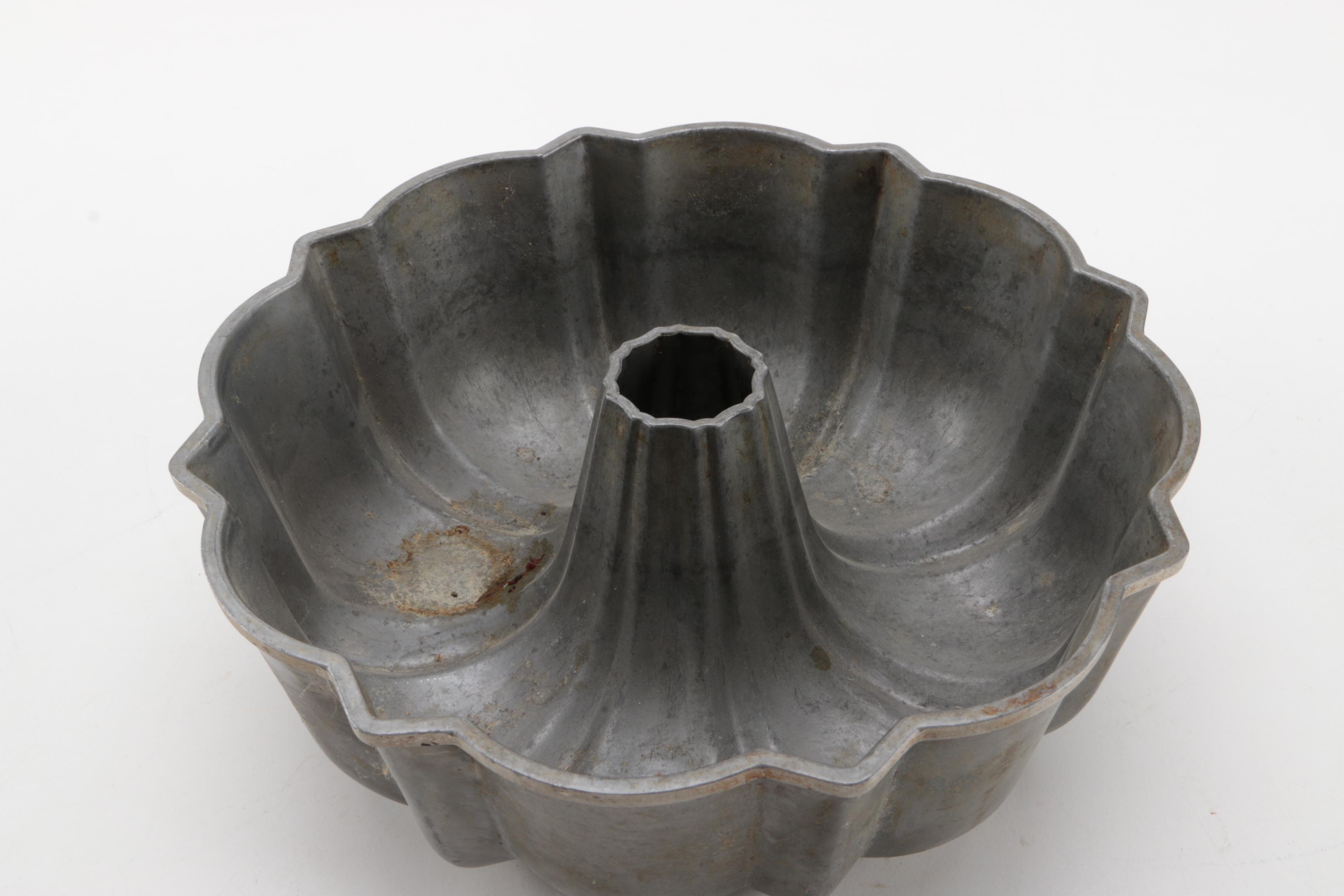 Wagner Ware Magnalite Roasterette and Bundt Pan