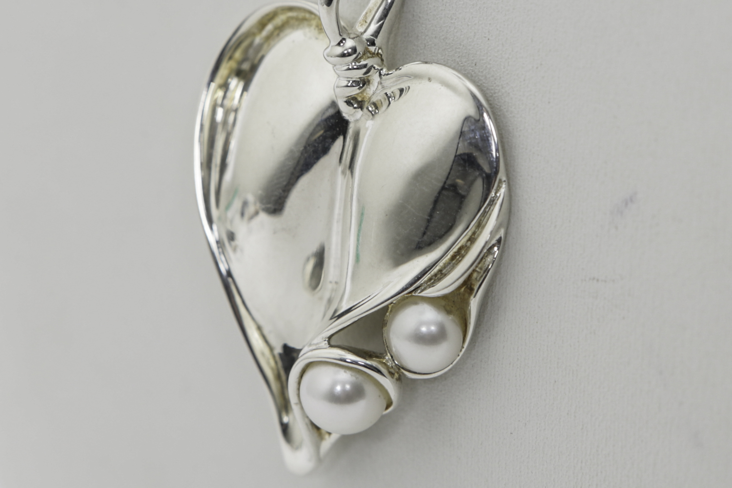 Vintage Hagit Gorali Sterling and Pearl Leaf Necklace