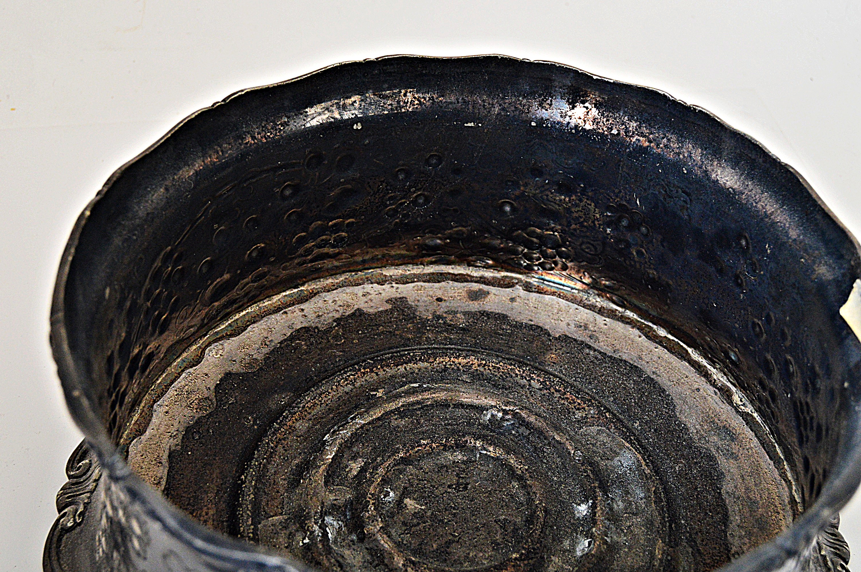 Homan Mfg. Co. Grapevine Accented Silver-Plated Centerpiece Bowl