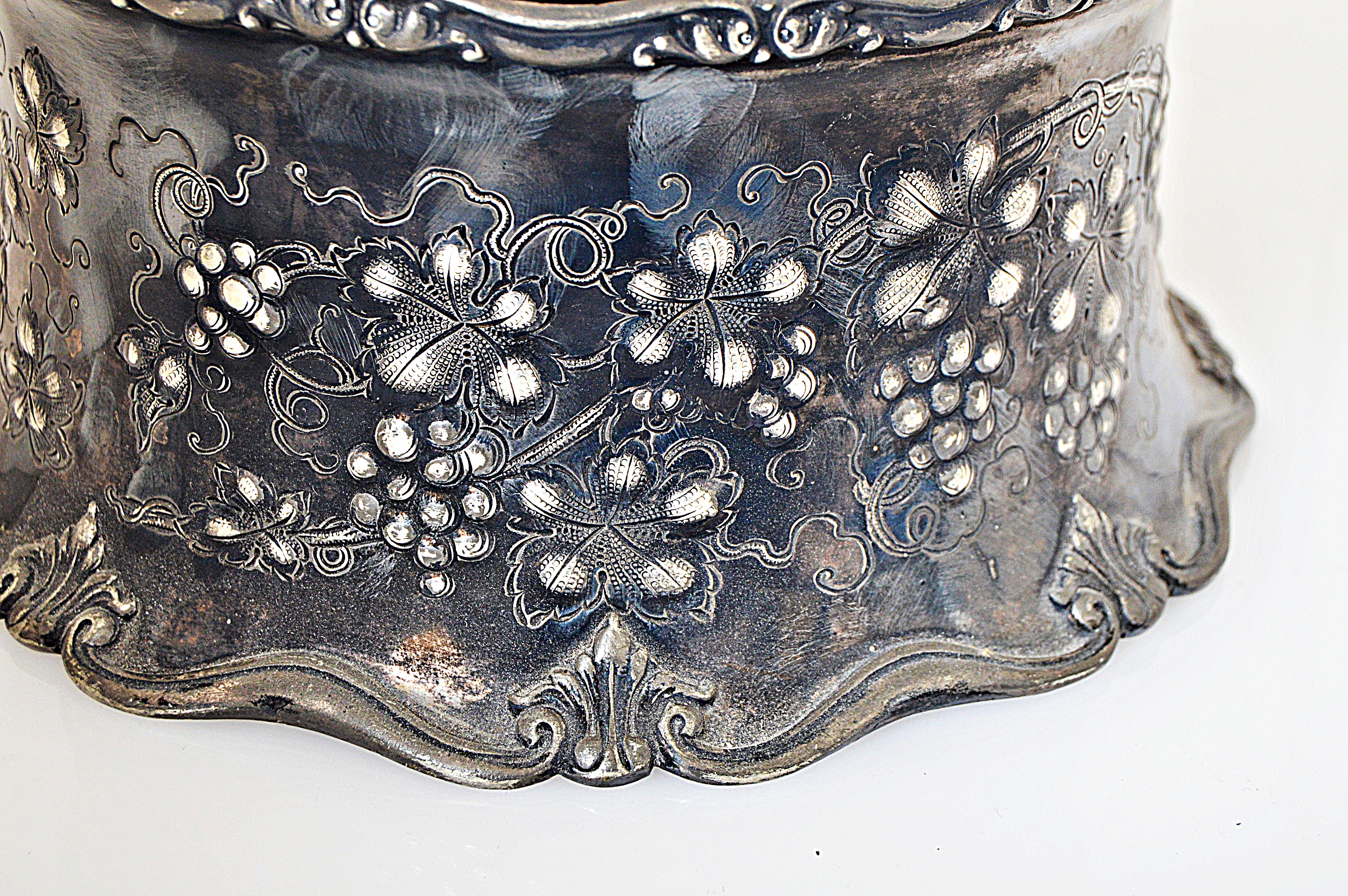 Homan Mfg. Co. Grapevine Accented Silver-Plated Centerpiece Bowl