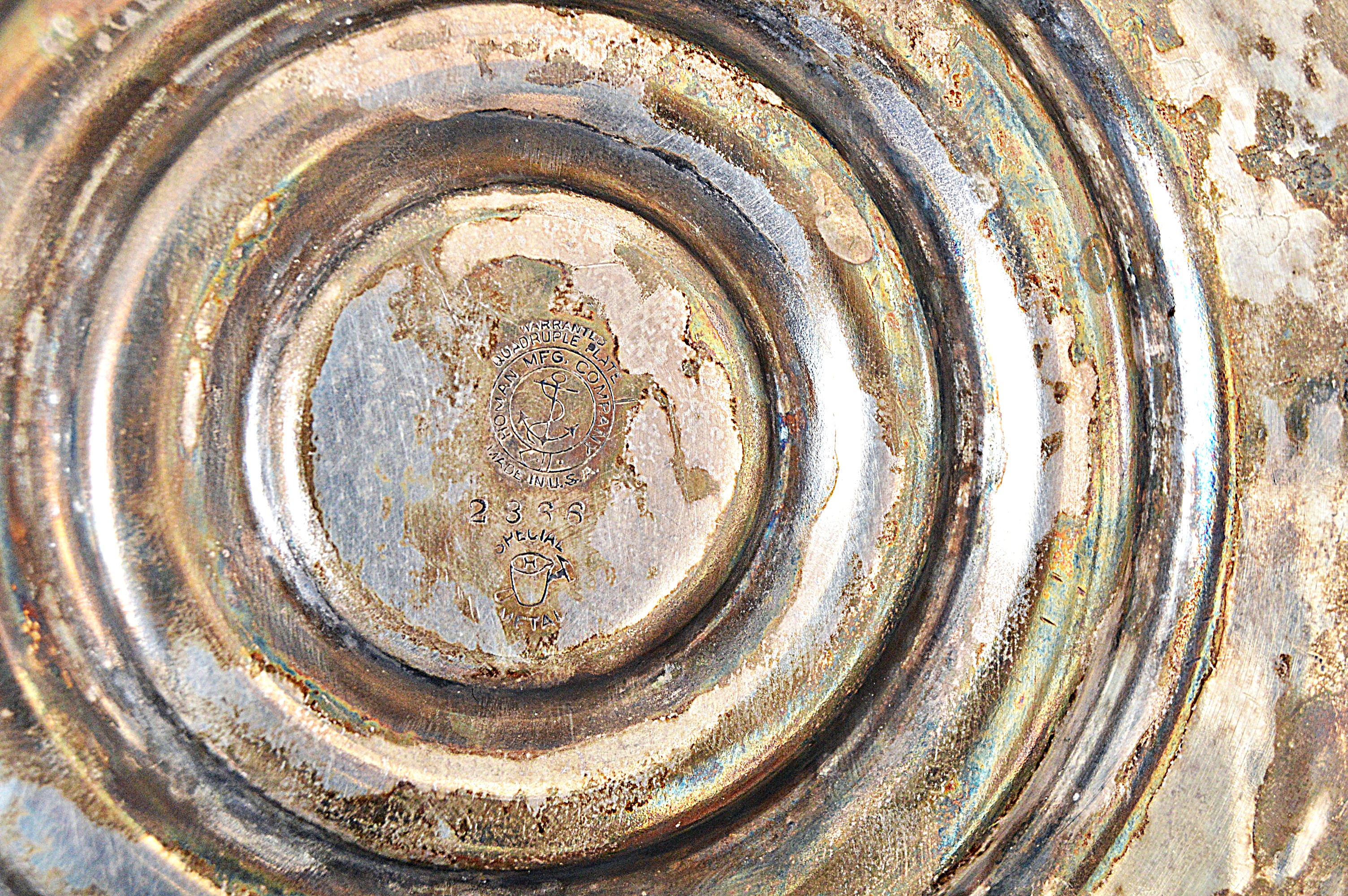 Homan Mfg. Co. Grapevine Accented Silver-Plated Centerpiece Bowl