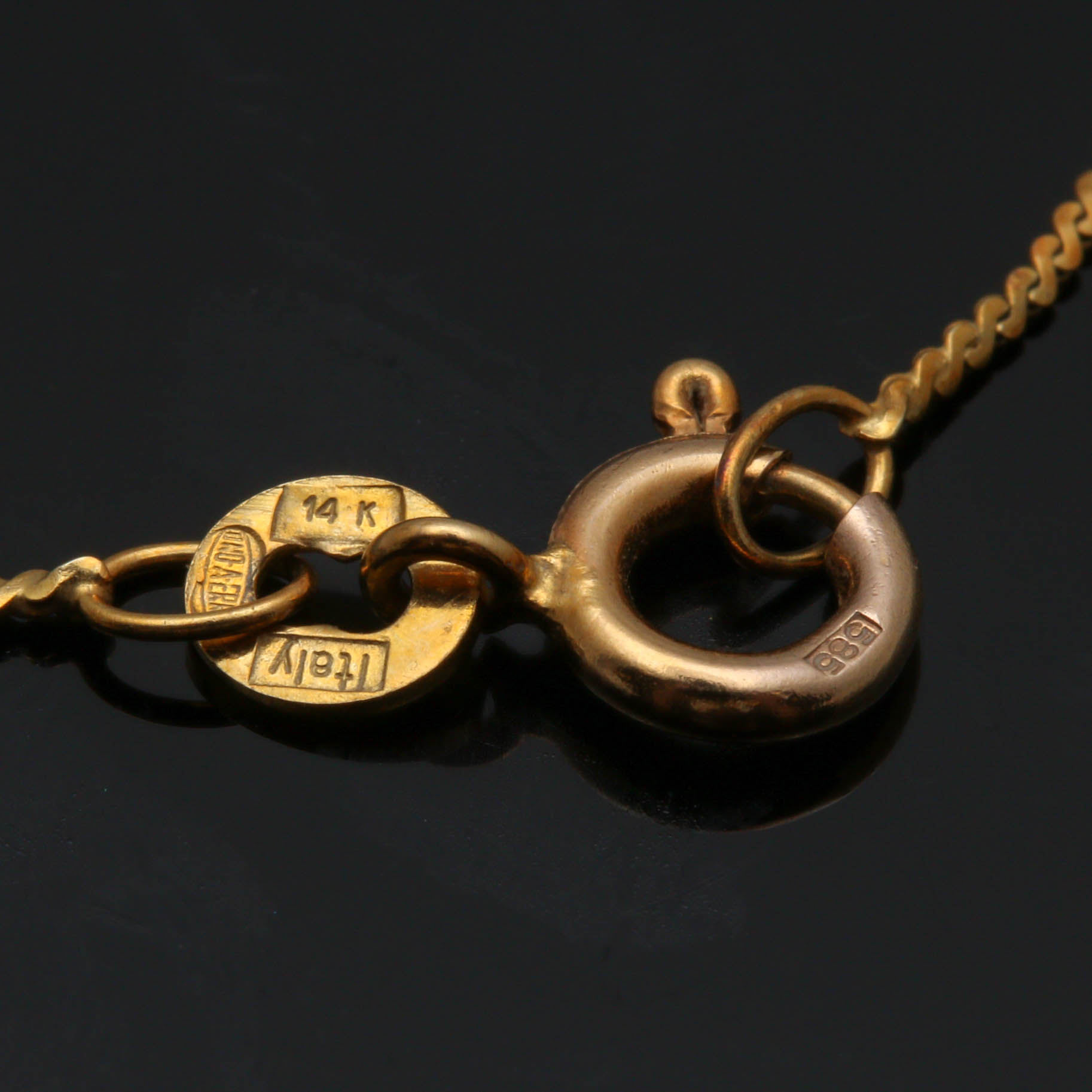 14K Yellow Gold Cultured Pearl Pendant Necklace