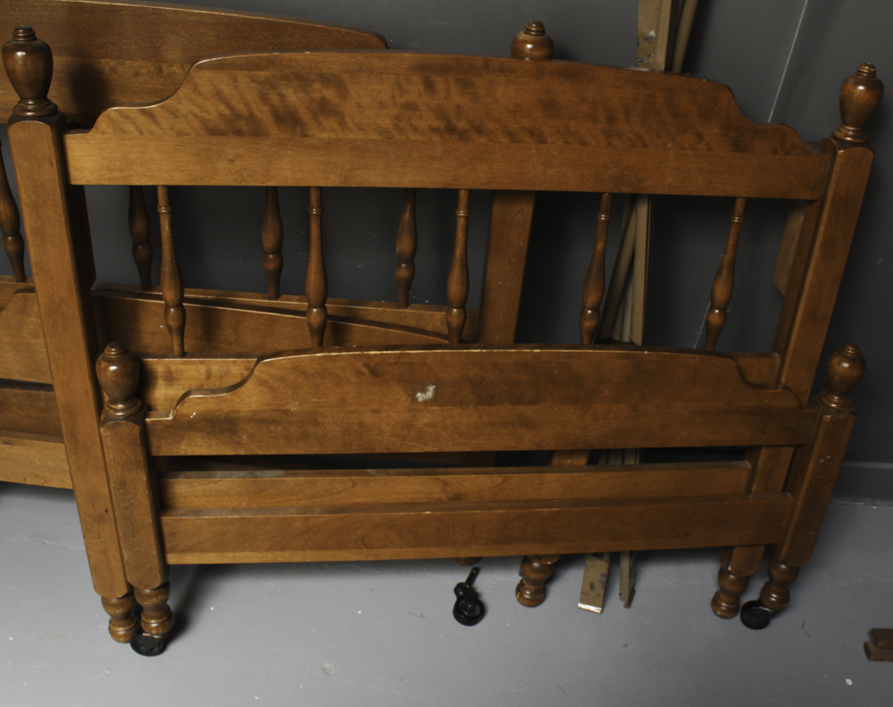 Ethan Allen Colonial Style Maple Twin Size Bunk Beds
