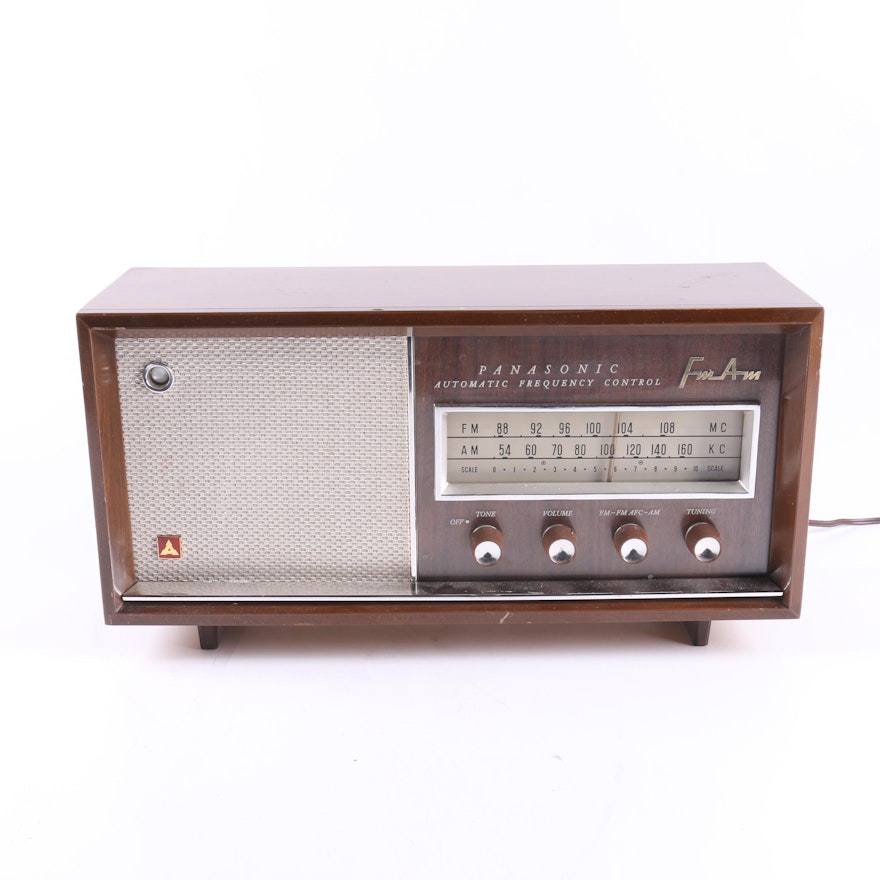 Vintage Panasonic Model 782 FM/AM Radio