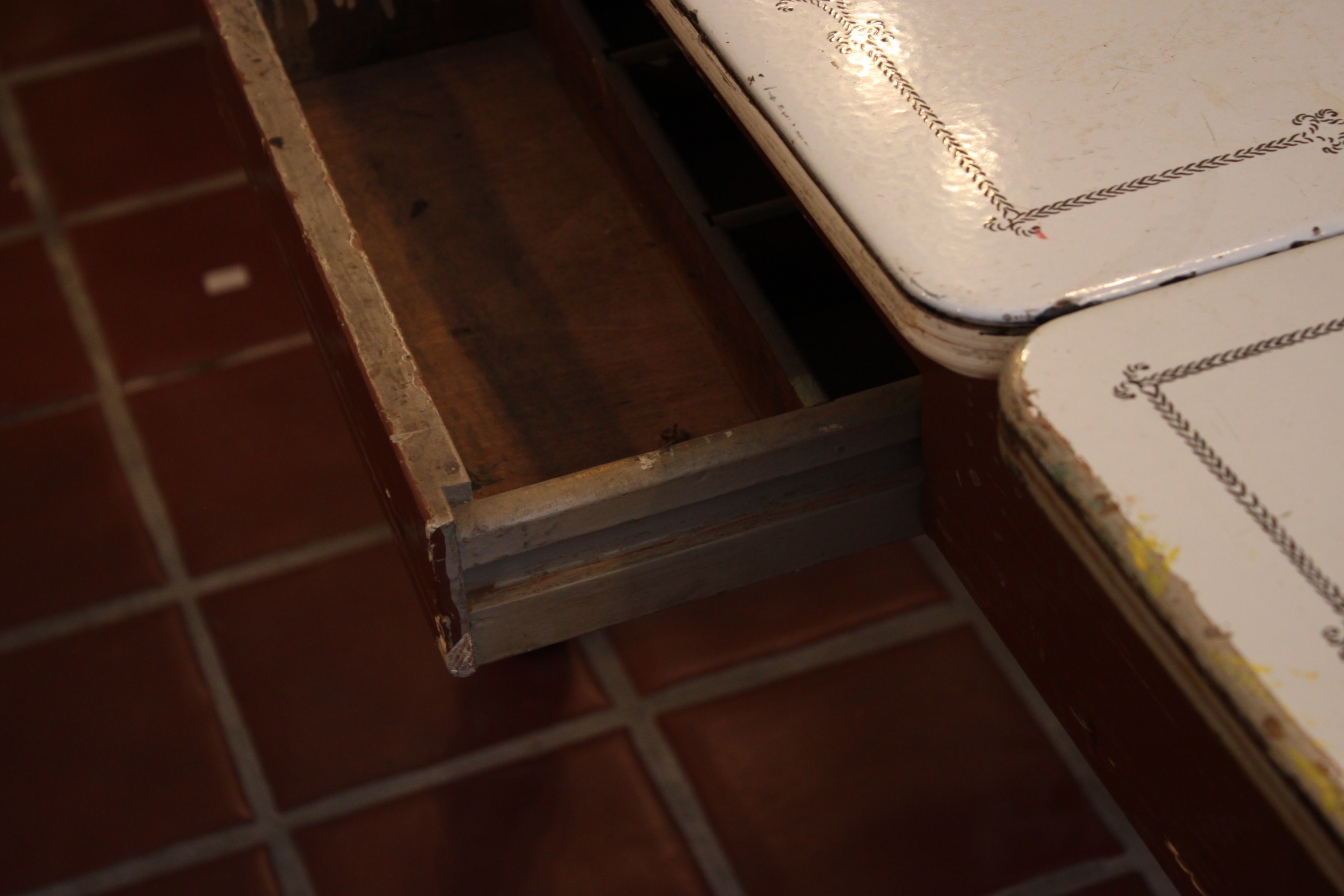 Vintage Enamelware Draw-Leaf Table