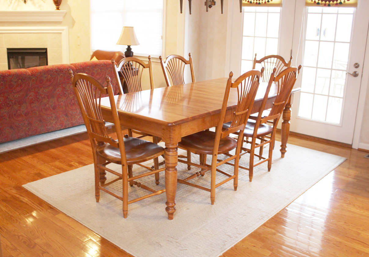 Nichols & Stone Dining Set