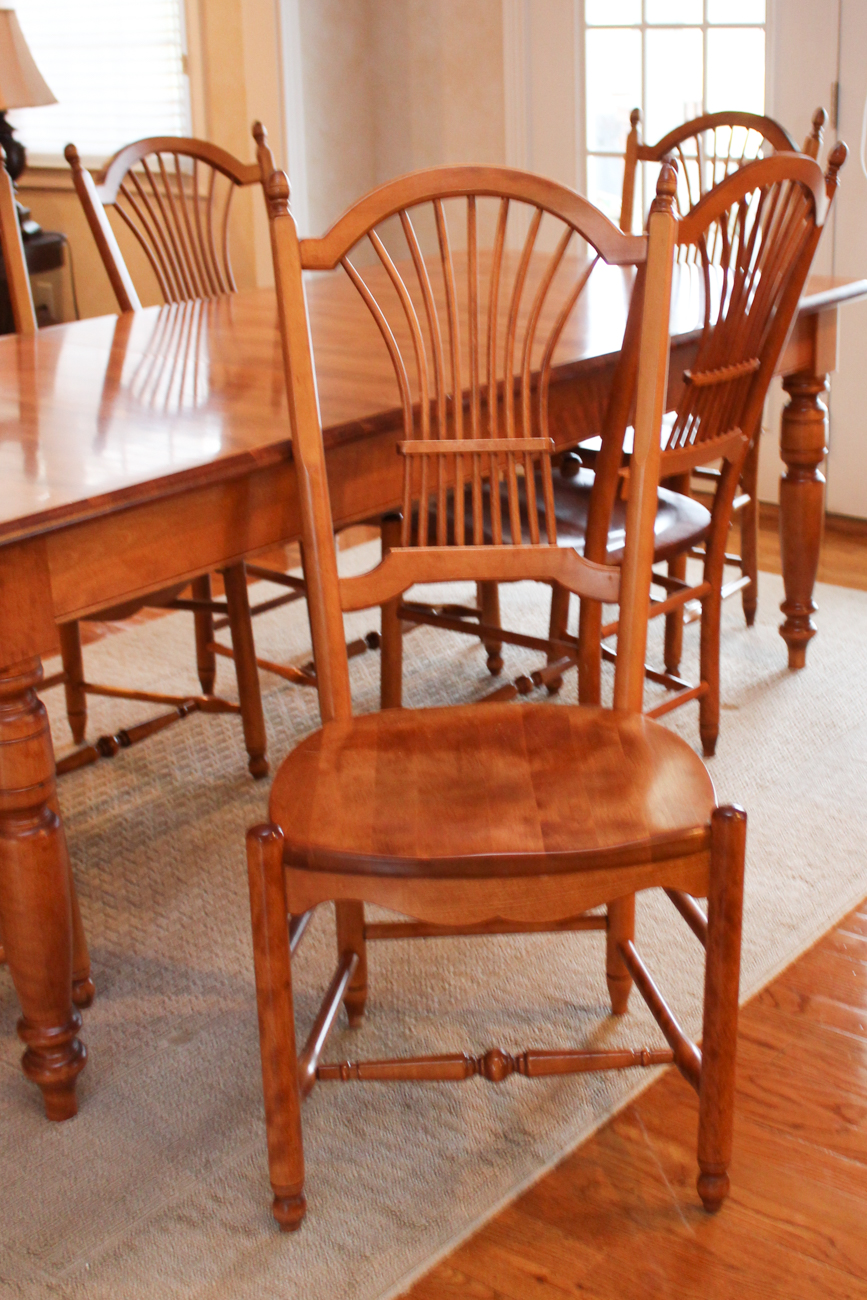 Nichols & Stone Dining Set