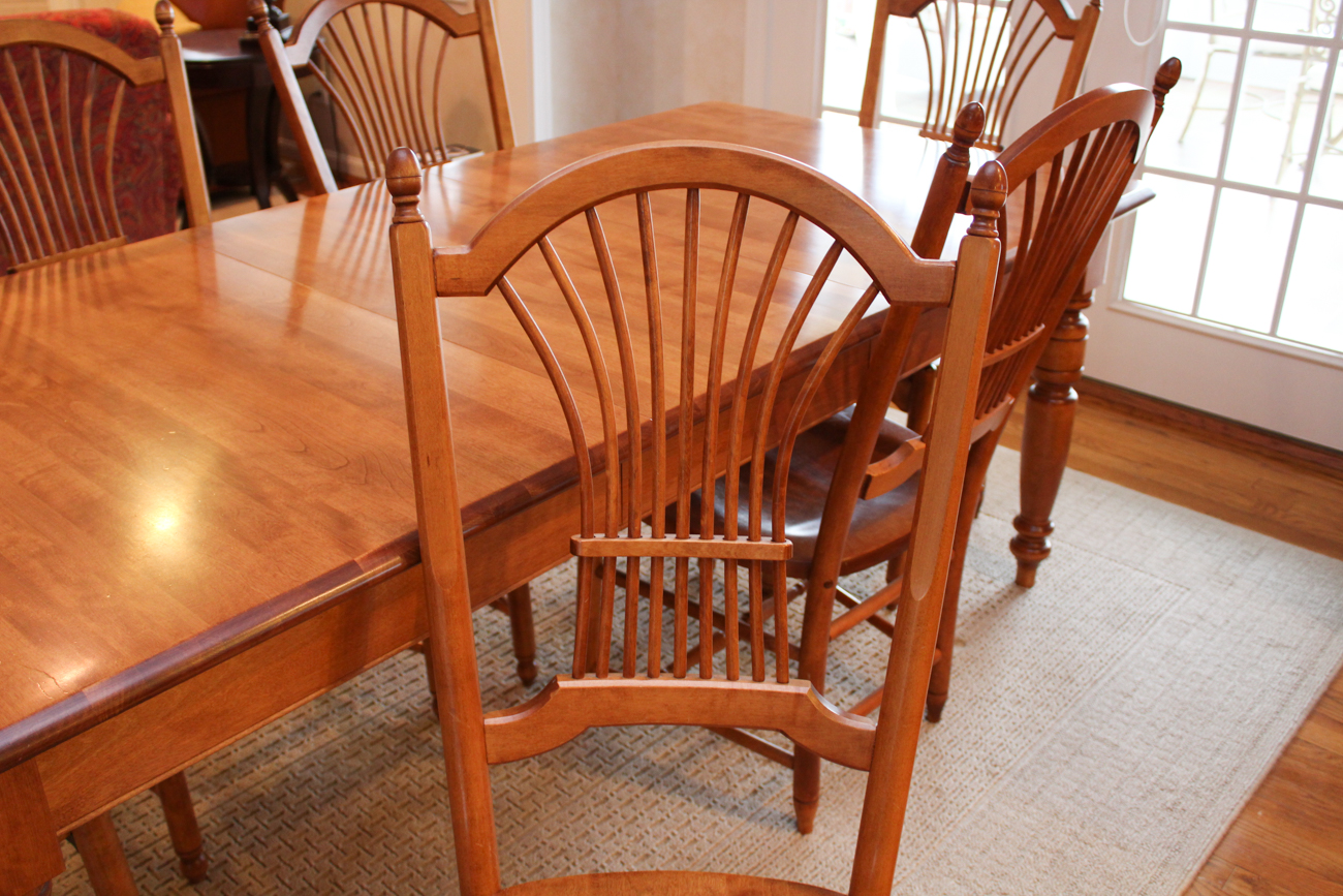 Nichols & Stone Dining Set