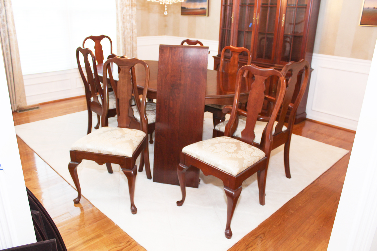 Pennsylvania House Queen Anne Dining Set with Eight Chairs