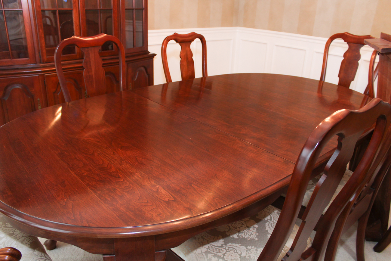 Pennsylvania House Queen Anne Dining Set with Eight Chairs