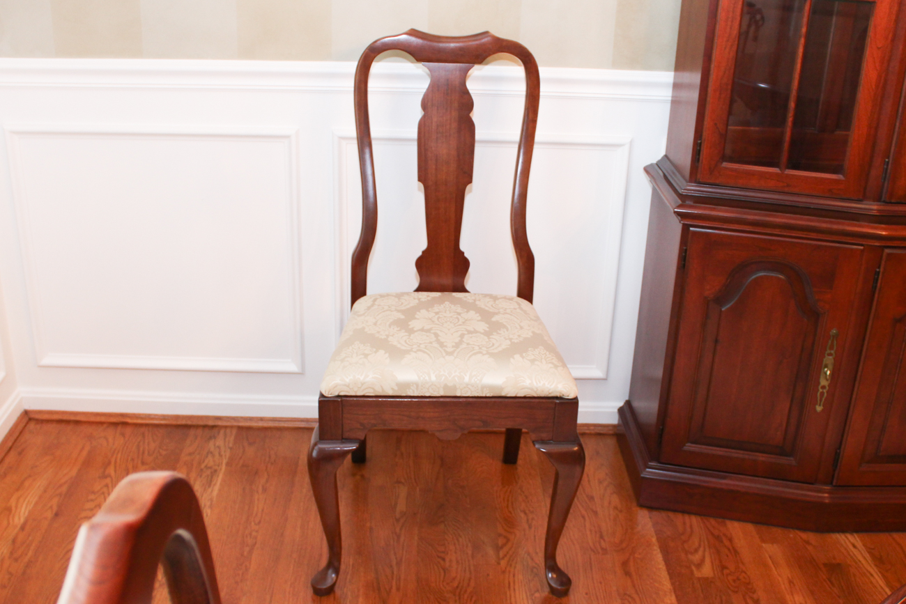 Pennsylvania House Queen Anne Dining Set with Eight Chairs