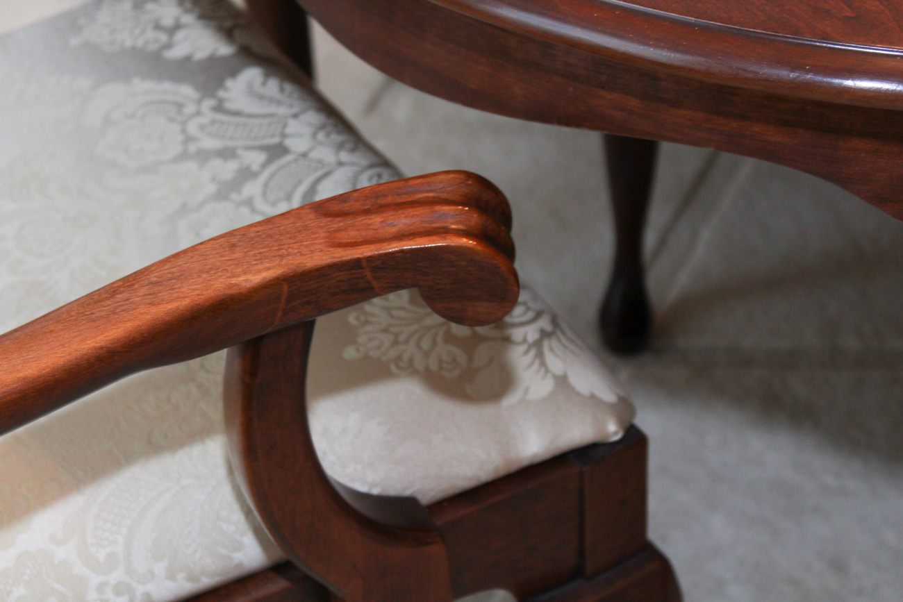 Pennsylvania House Queen Anne Dining Set with Eight Chairs