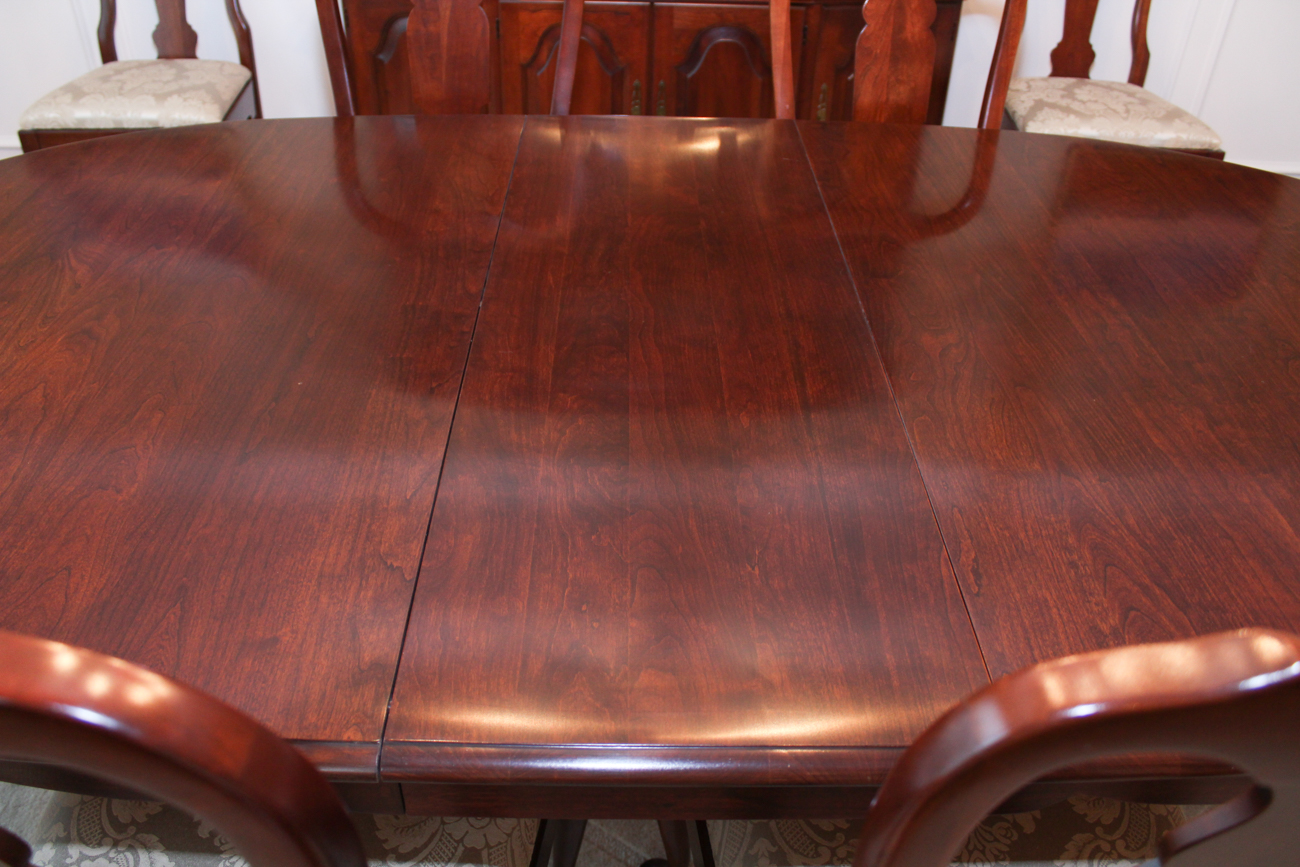 Pennsylvania House Queen Anne Dining Set with Eight Chairs