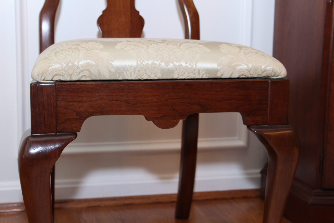 Pennsylvania House Queen Anne Dining Set with Eight Chairs