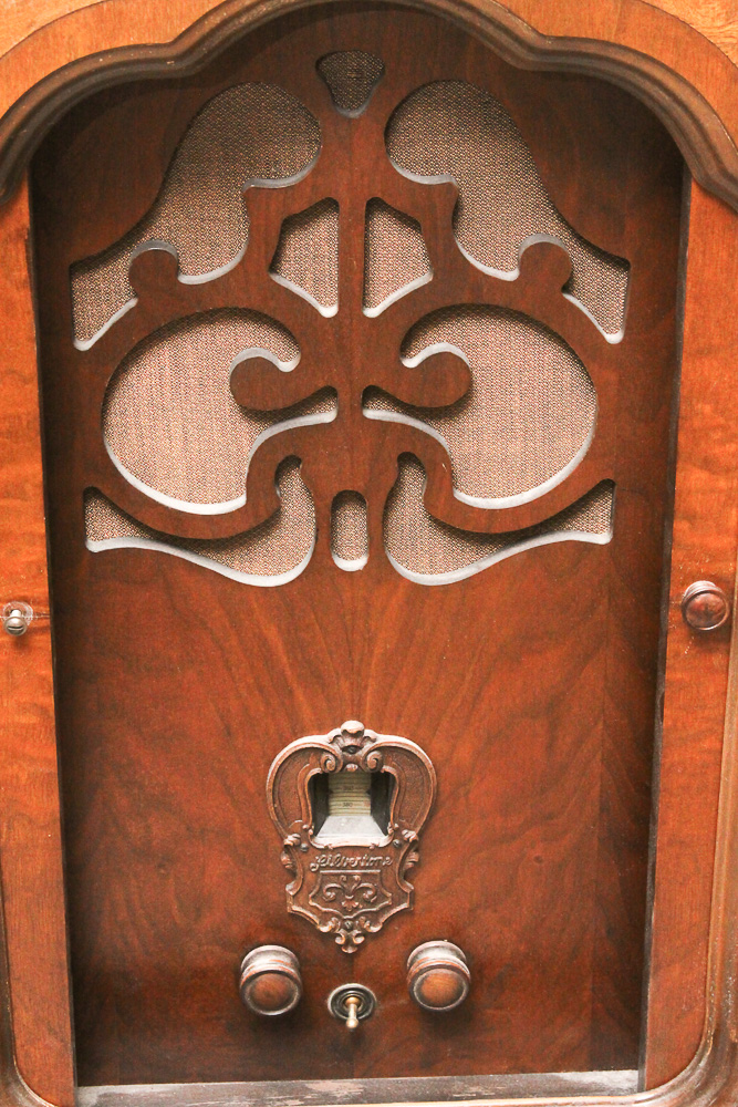 Vintage Silvertone Console Radio