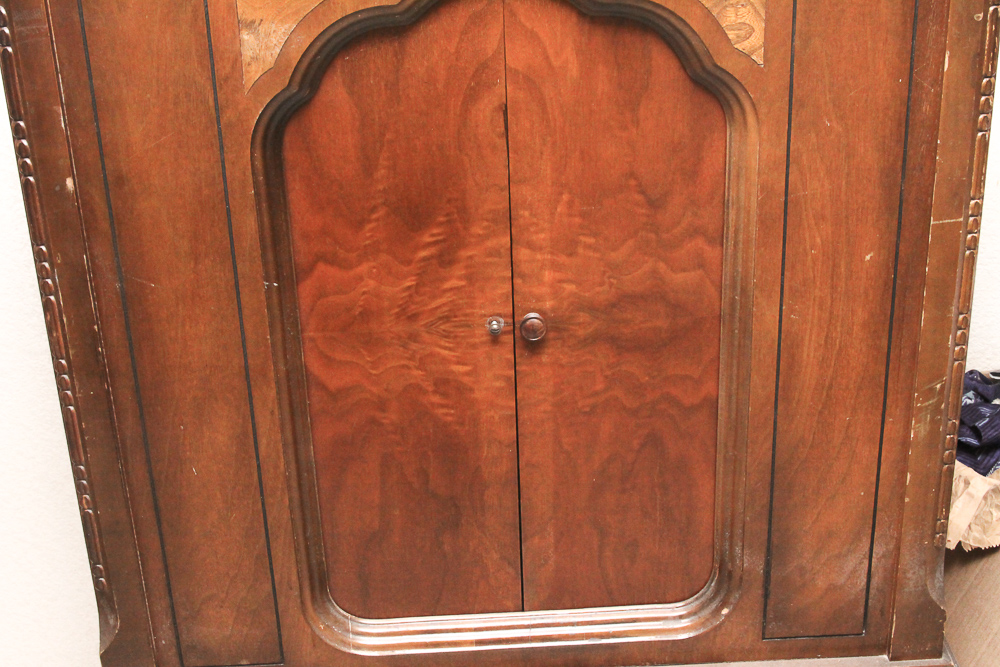 Vintage Silvertone Console Radio