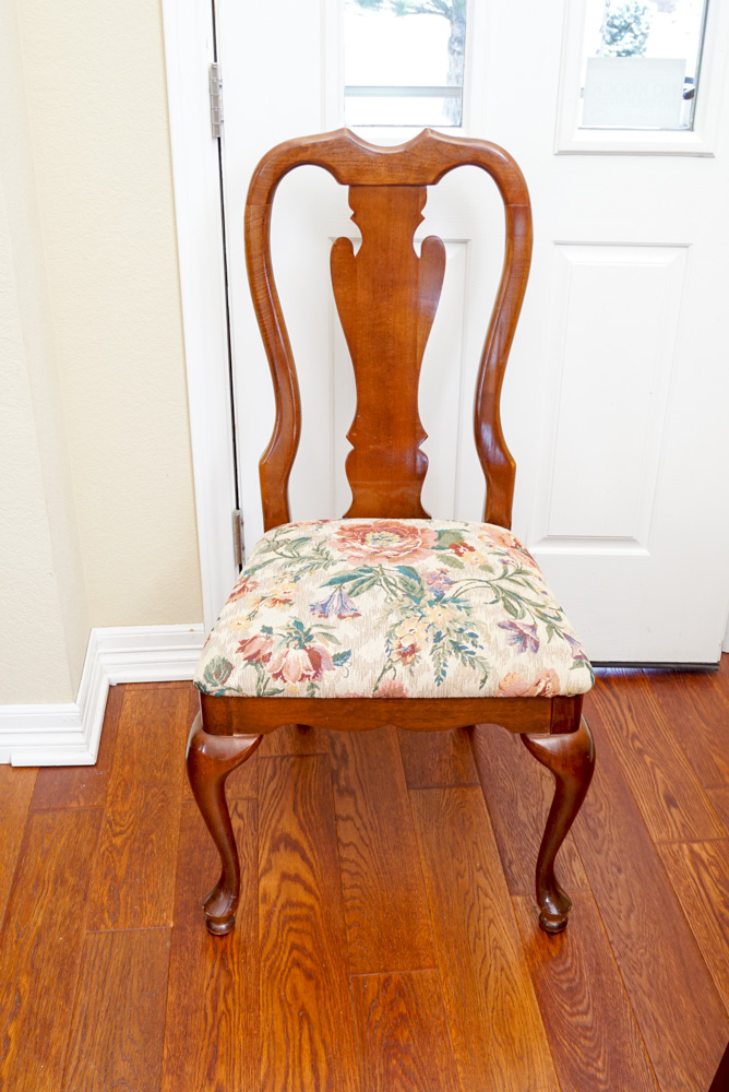 American Drew Queen Anne Style Dining Table and Chairs