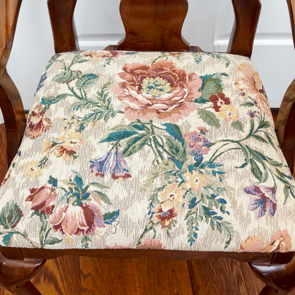 American Drew Queen Anne Style Dining Table and Chairs