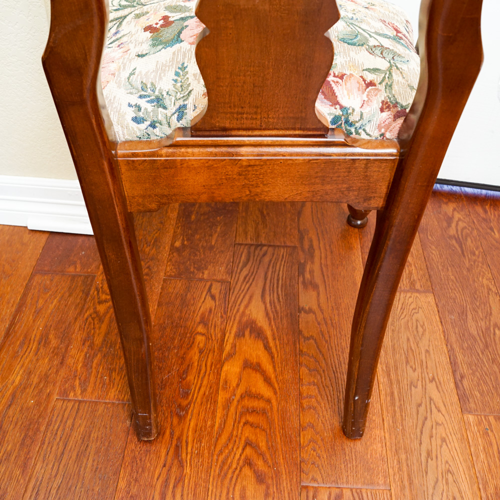 American Drew Queen Anne Style Dining Table and Chairs