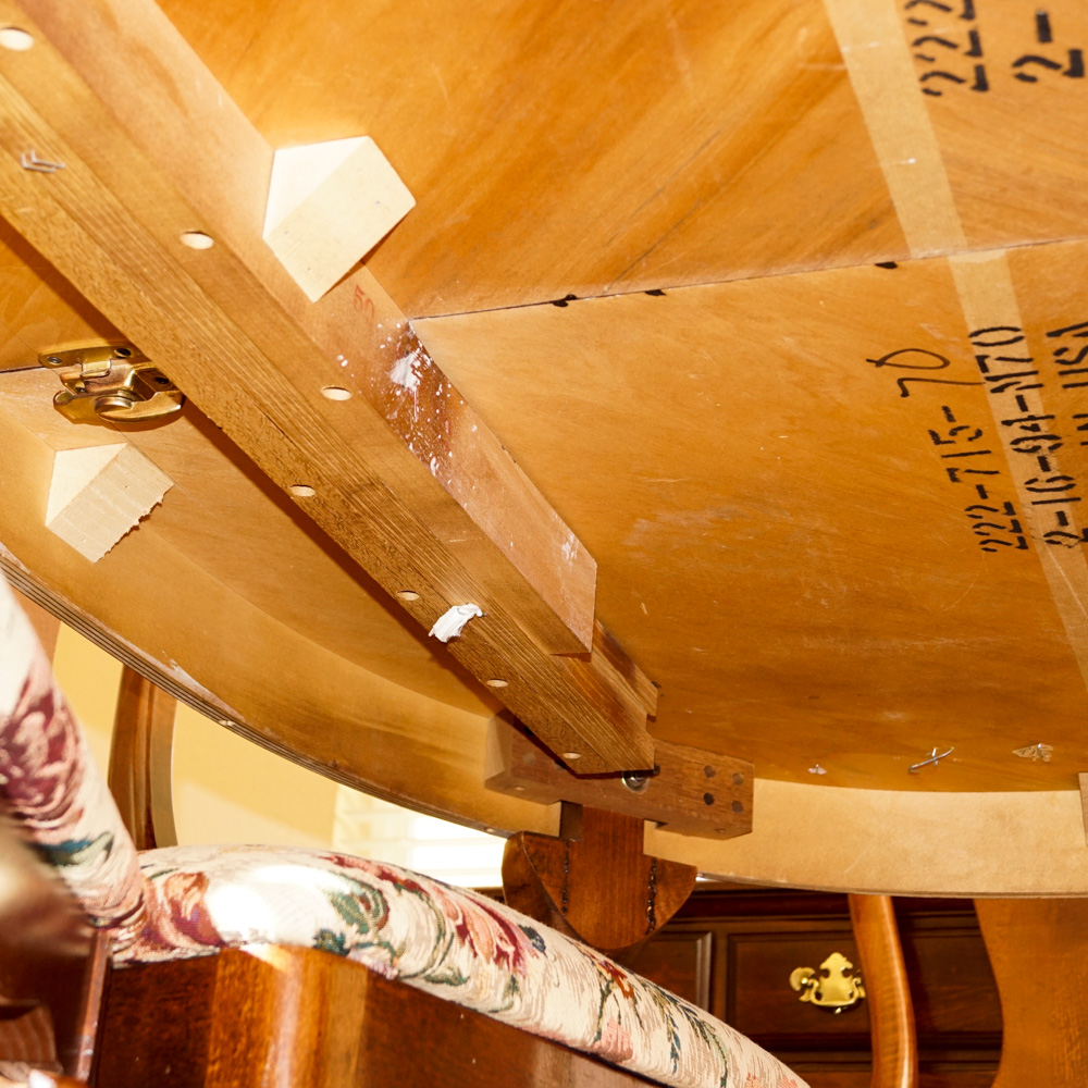 American Drew Queen Anne Style Dining Table and Chairs