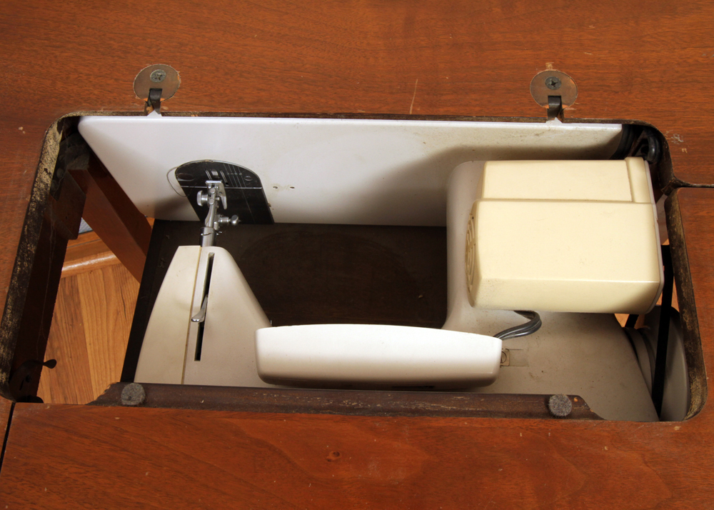 Singer Sewing Machine and Cabinet