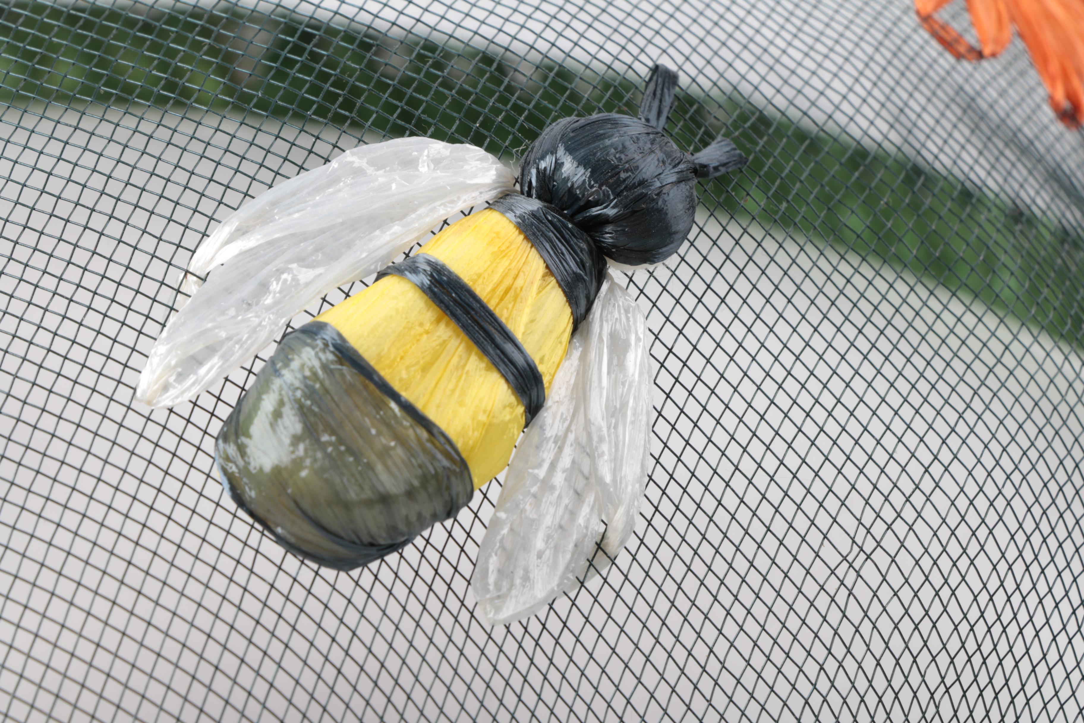 Barbecue Grilling Baskets and Decorative Food Protection Screens