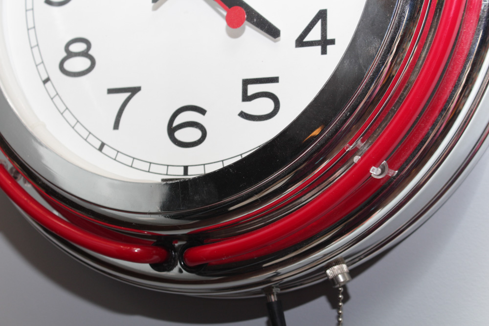 Retro Style Fluorescent Light Wall Clock