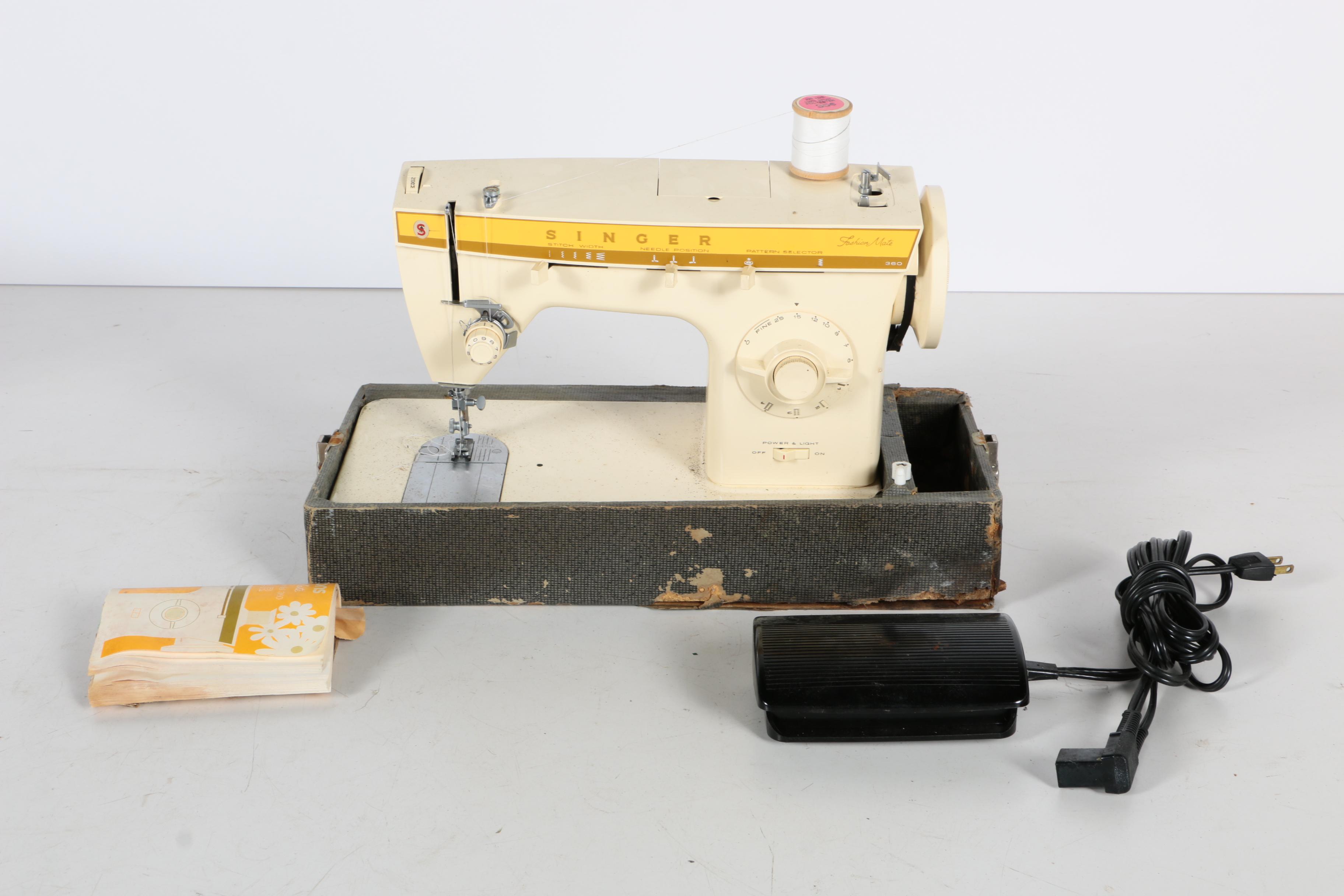 Vintage Singer "Fashion Mate" Sewing Machine
