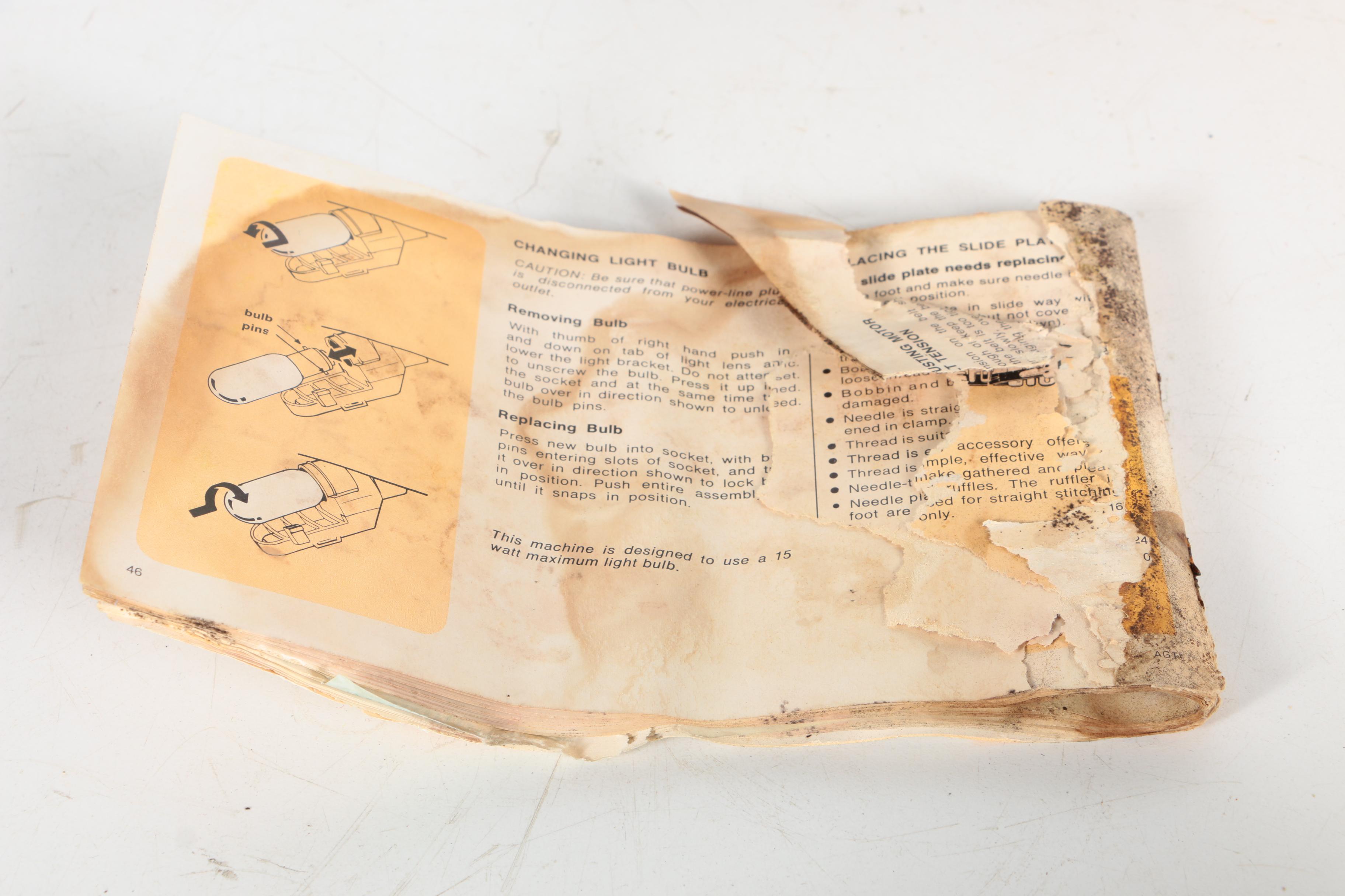 Vintage Singer "Fashion Mate" Sewing Machine