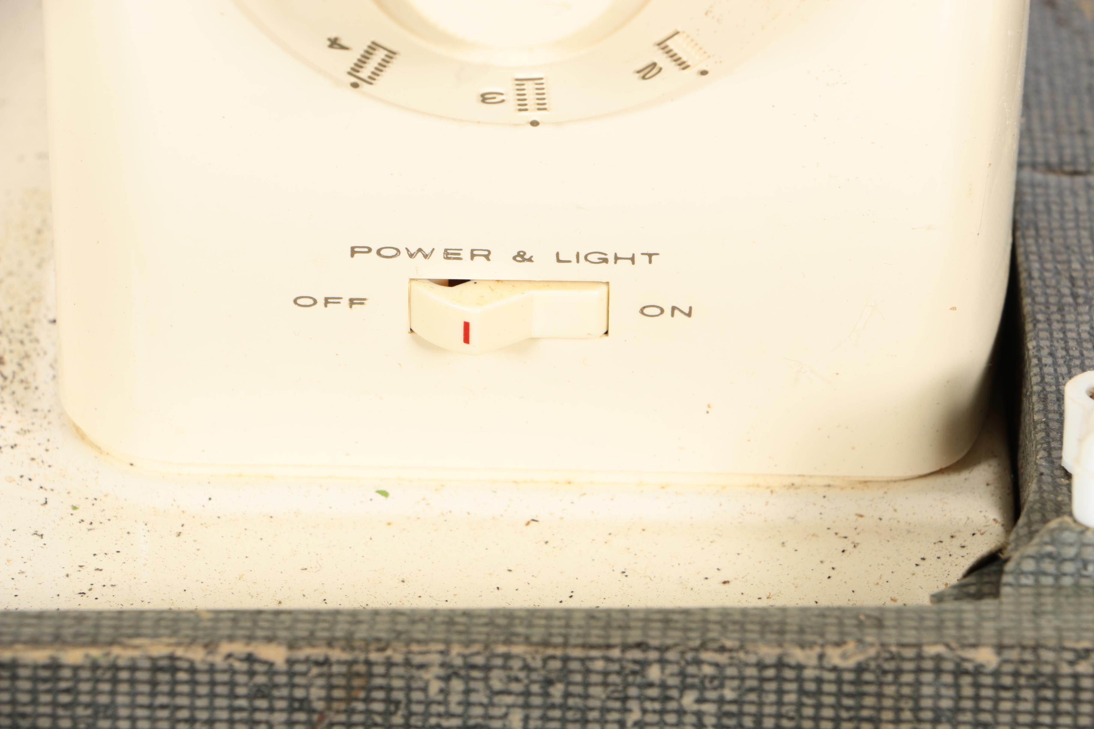 Vintage Singer "Fashion Mate" Sewing Machine