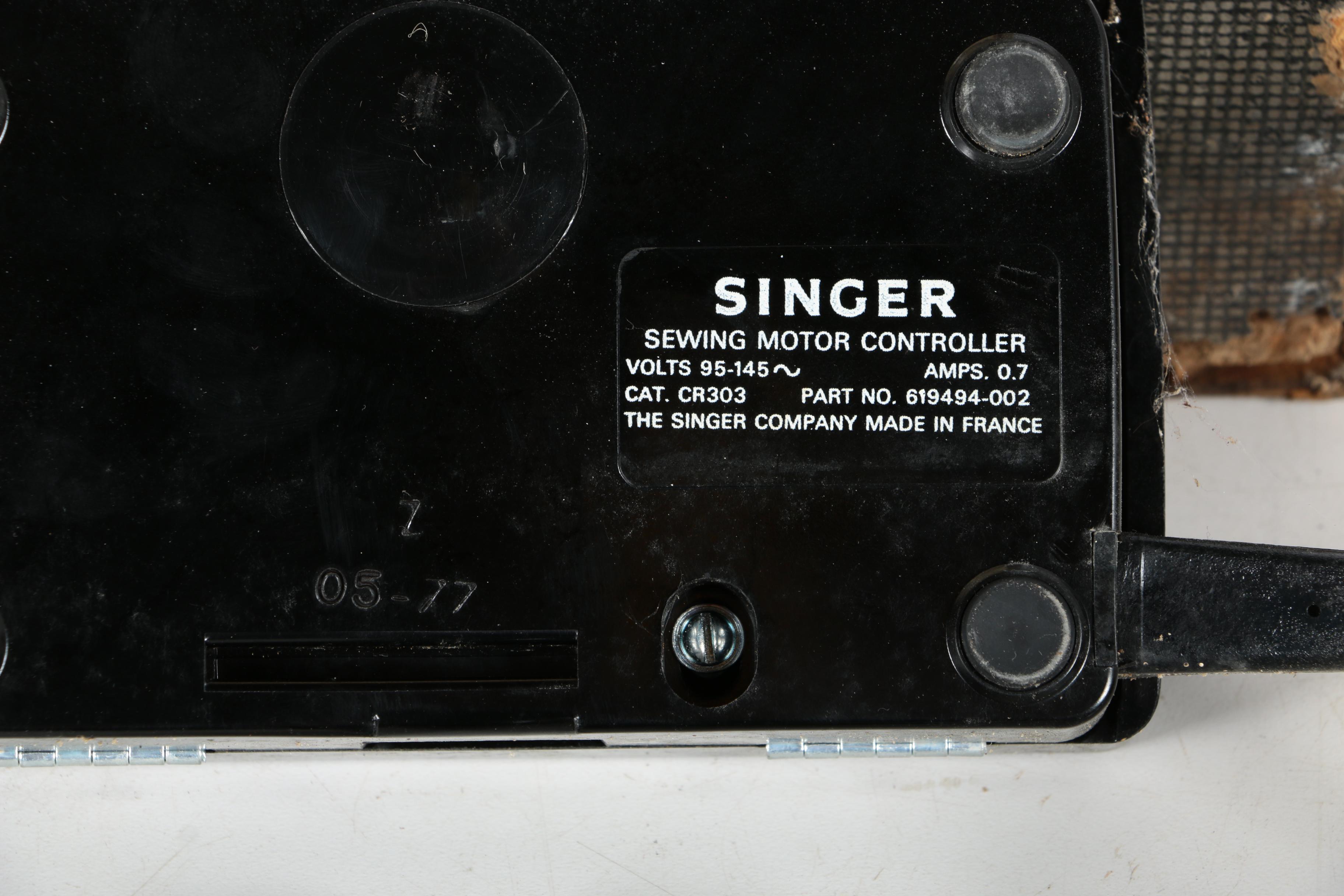 Vintage Singer "Fashion Mate" Sewing Machine