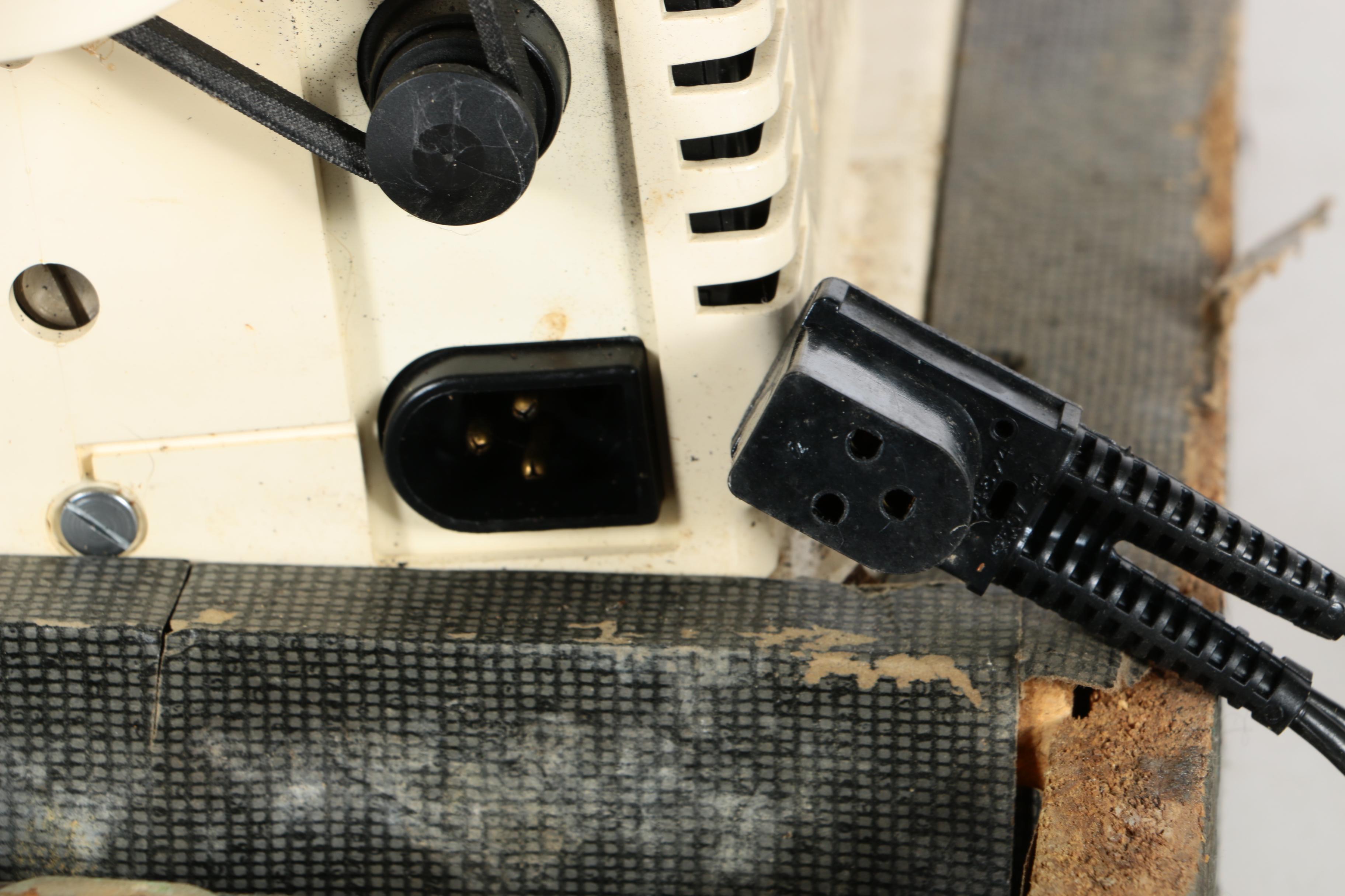 Vintage Singer "Fashion Mate" Sewing Machine