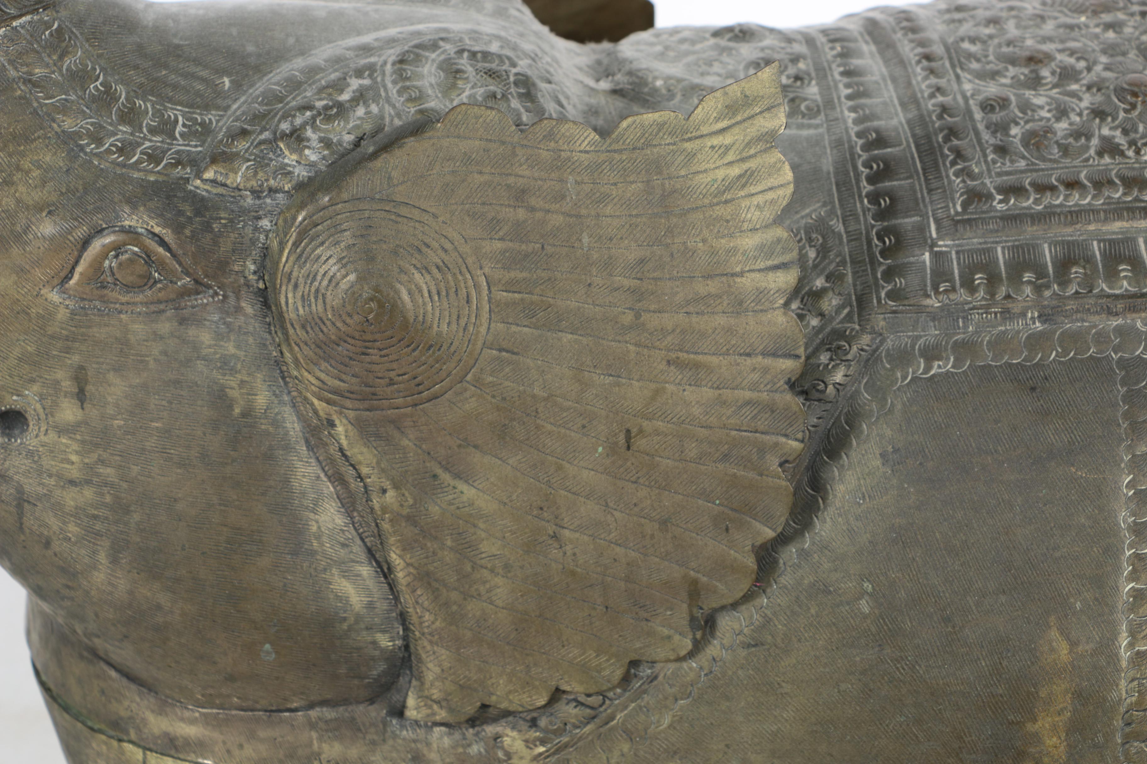 Silver Tone Metal Elephant Decor Box