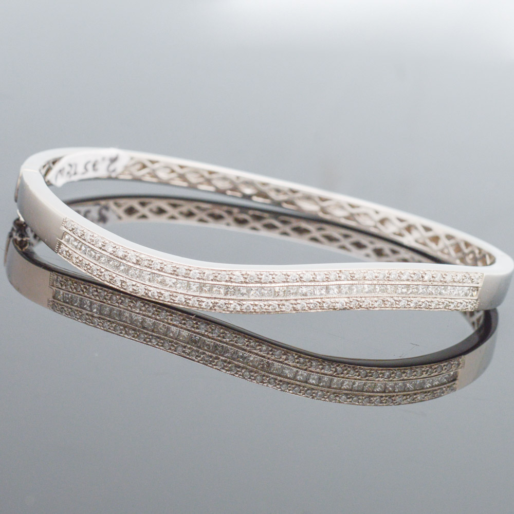 14K White Gold 1.25 CTW Diamond Bangle