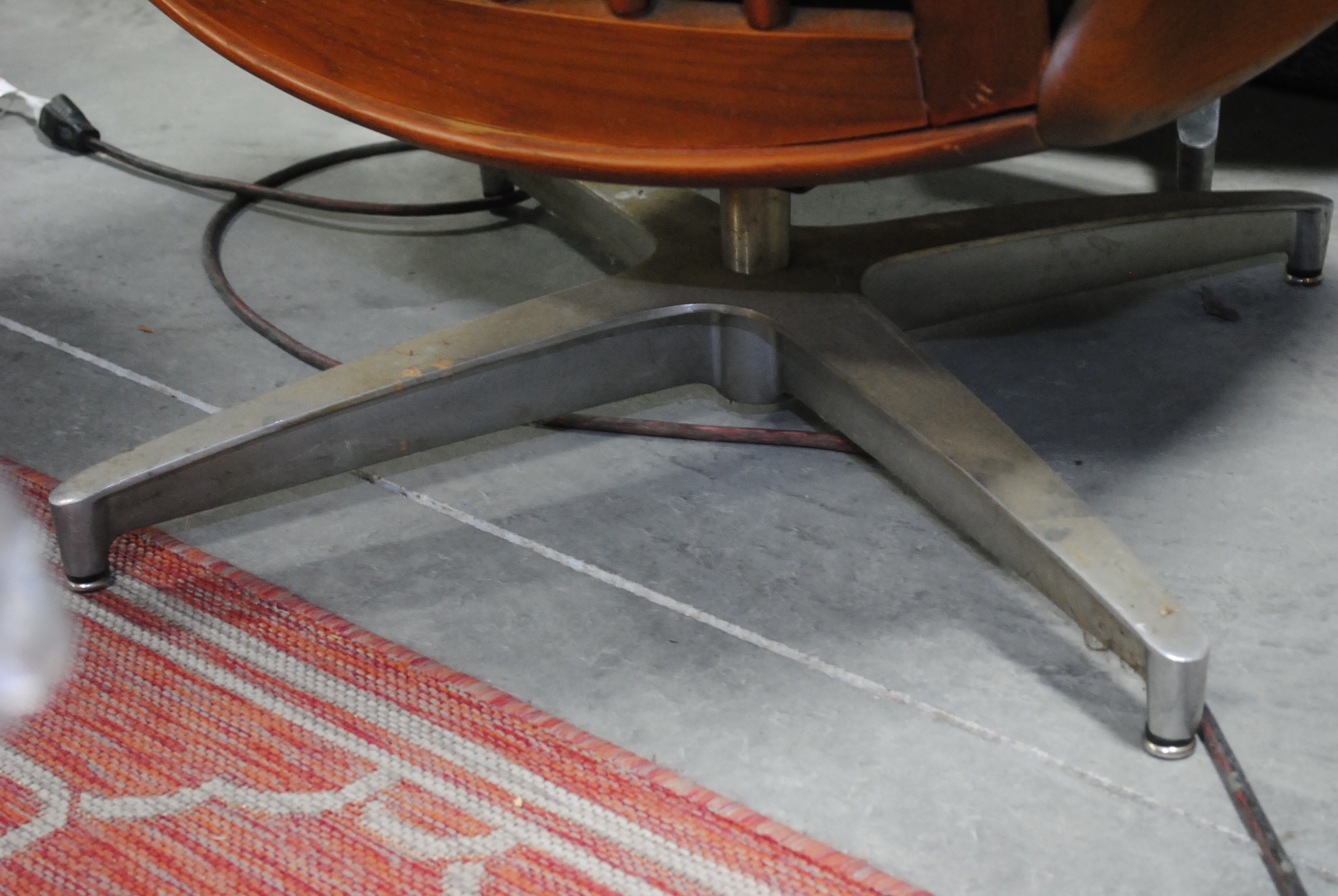 Vintage Mid Century Modern Lounge Chair and Ottoman by Heywood-Wakefield