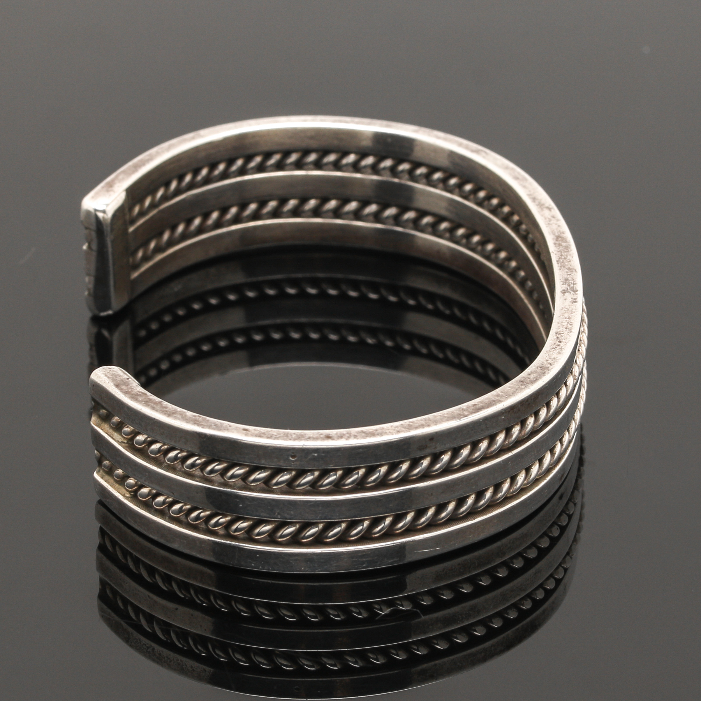 Tahe Navajo Diné Sterling Silver Wire Cuff Bangle
