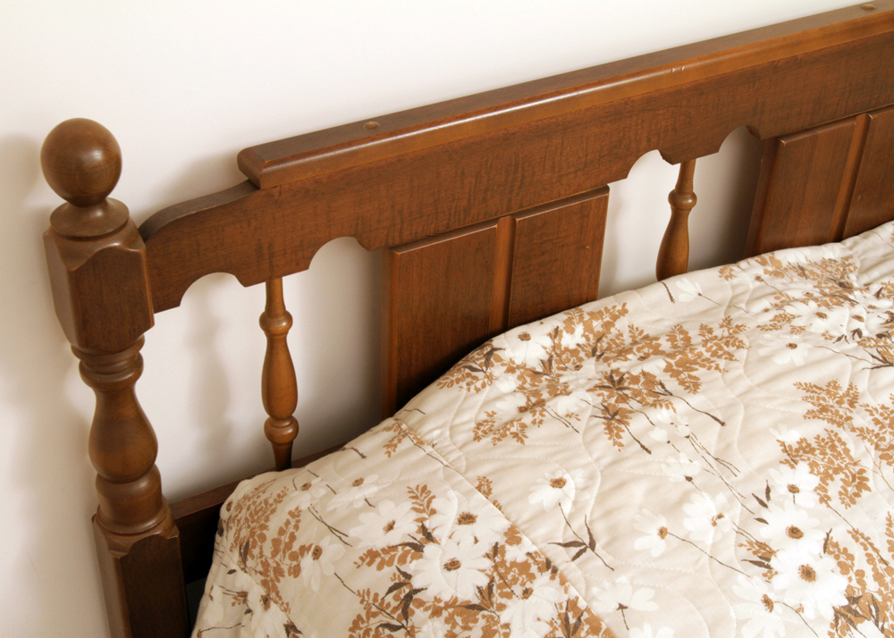 Colonial Style Maple Headboard with Full-Size Bed Frame