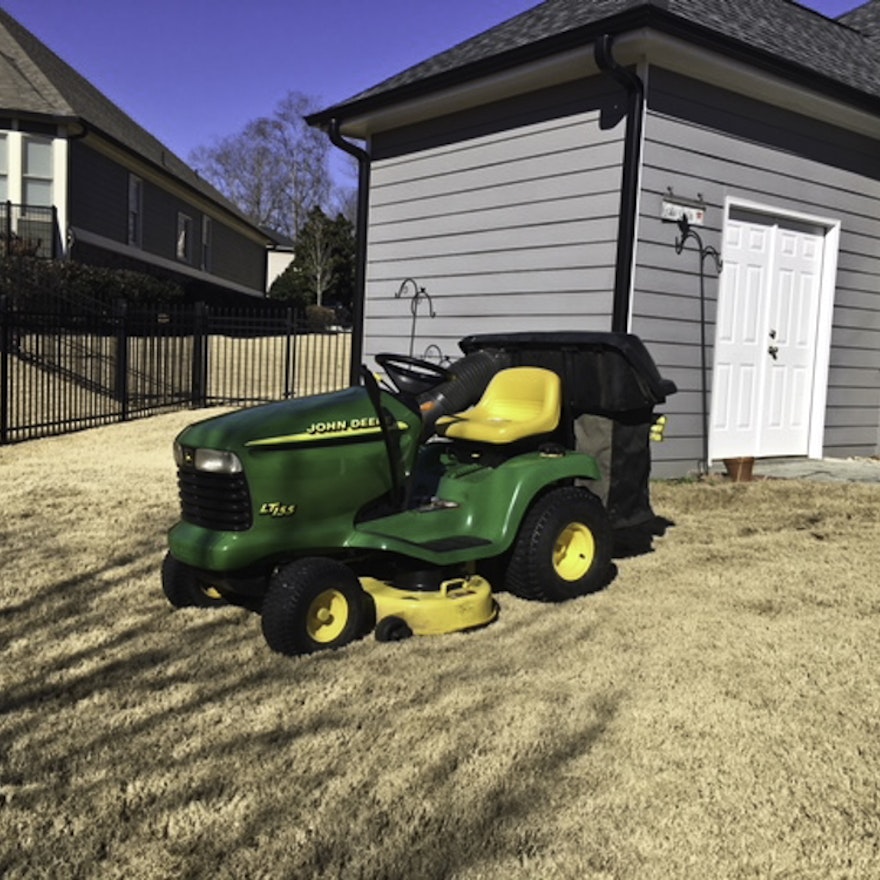 John Deere LT 155 Lawn Tractor with Bagging Attachment