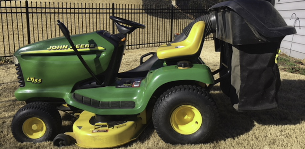 John Deere LT 155 Lawn Tractor with Bagging Attachment