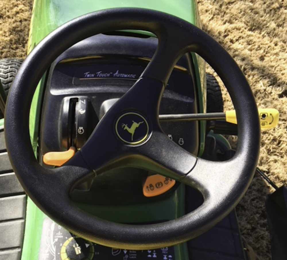 John Deere LT 155 Lawn Tractor with Bagging Attachment