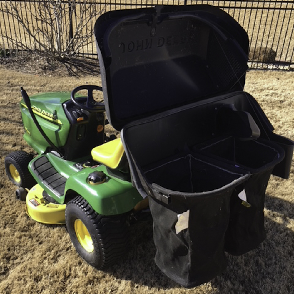 John Deere LT 155 Lawn Tractor with Bagging Attachment