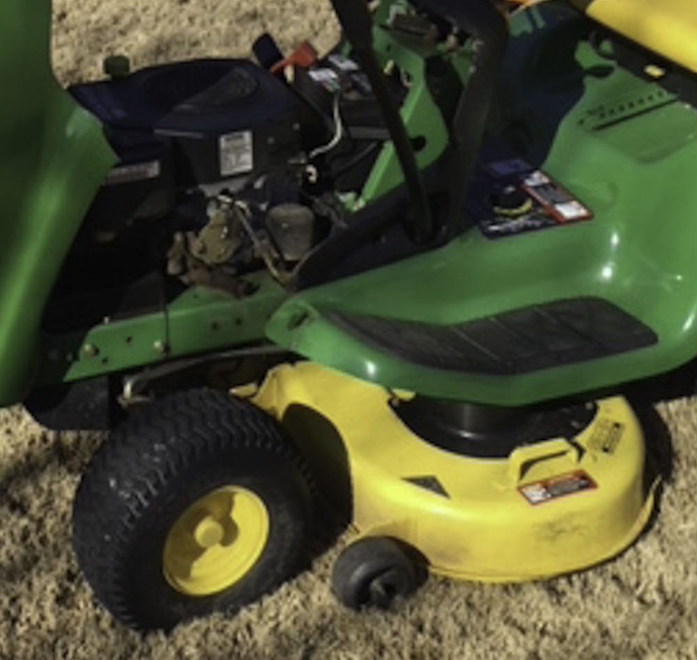John Deere LT 155 Lawn Tractor with Bagging Attachment