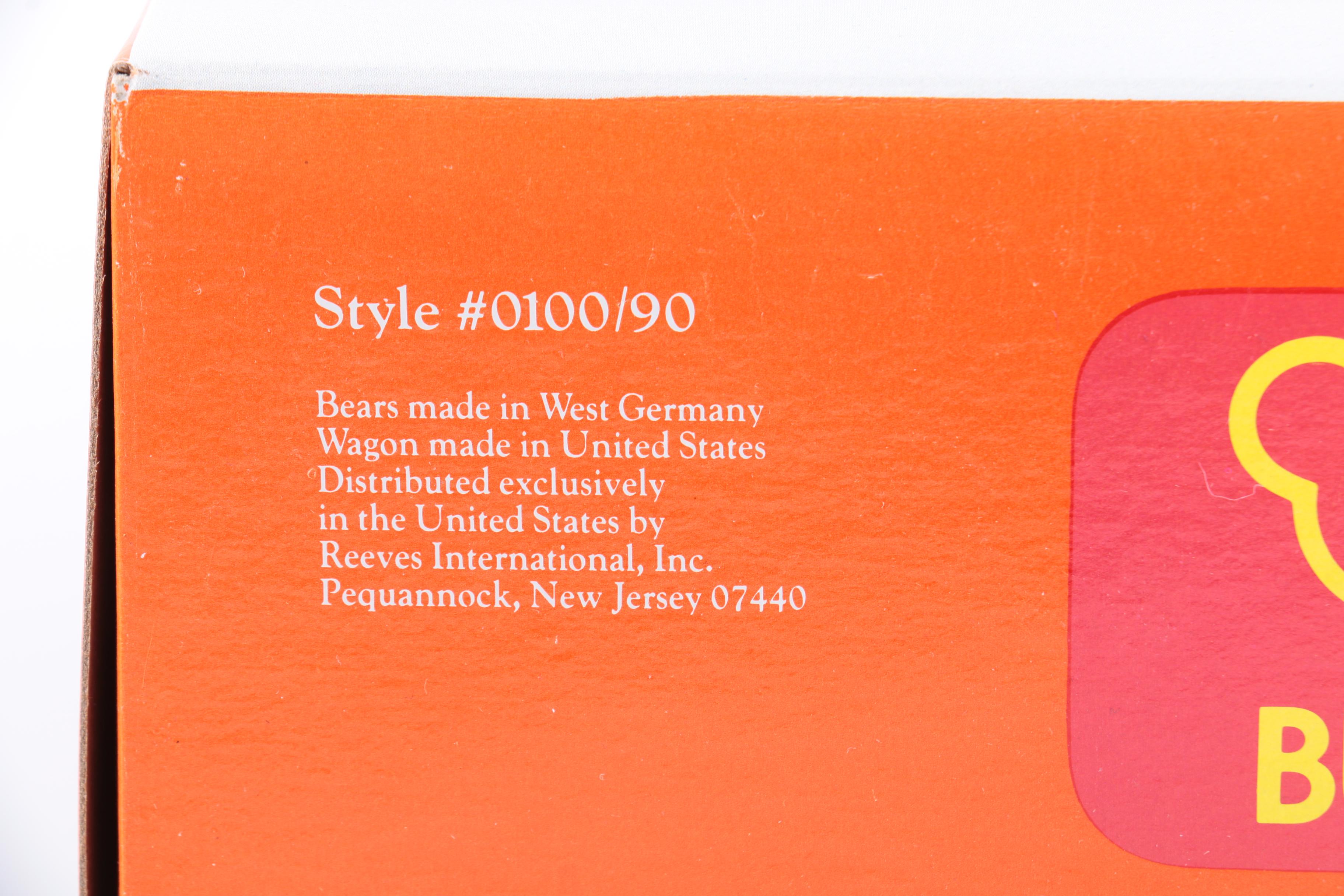 Steiff USA Exclusive "Golden Age of the Circus" Teddy Bears and Circus Wagon